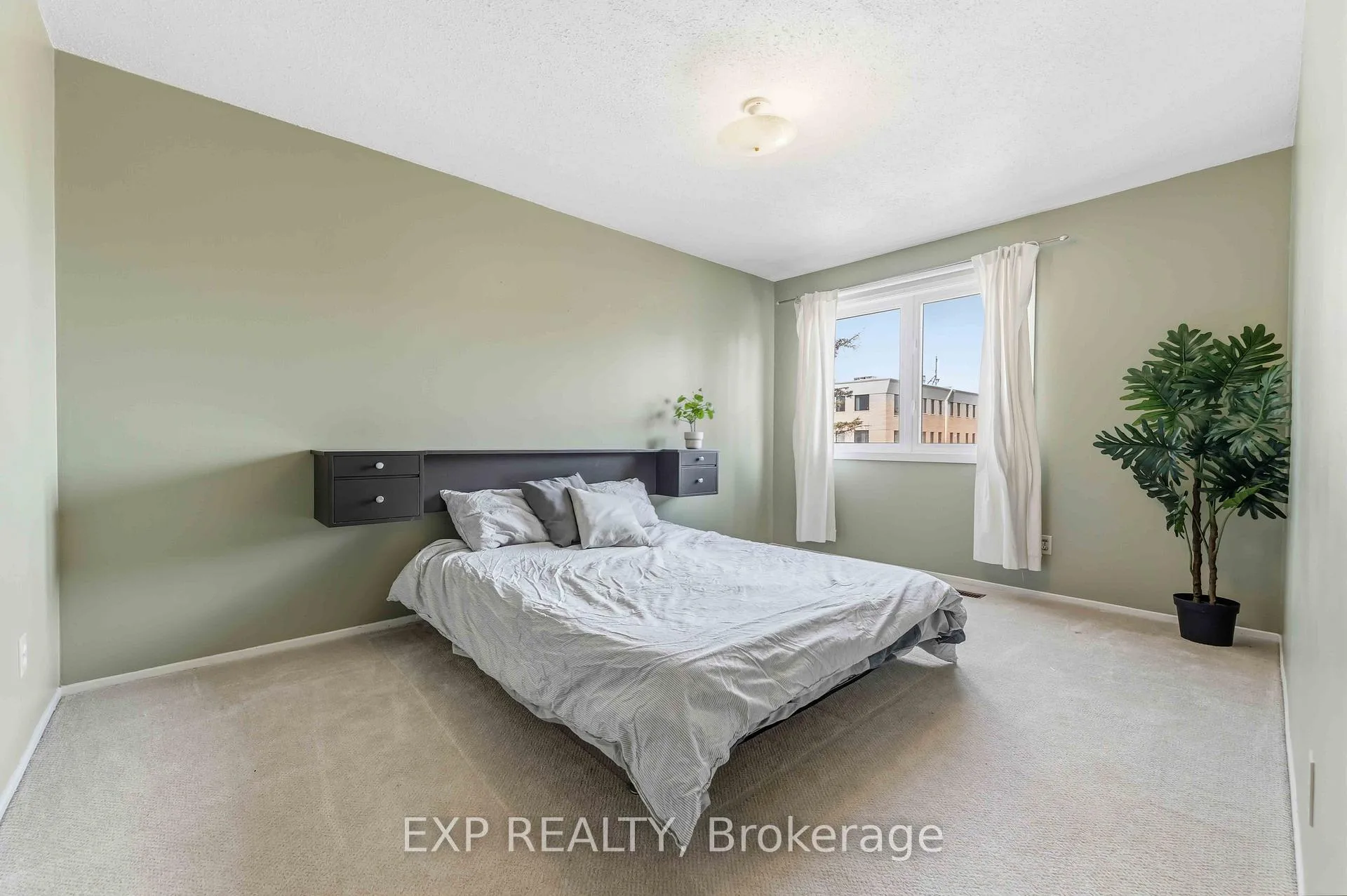 Photo 23 of Unit E, 1 Crestlea Crescent E, Ottawa, Tanglewood — HOMEH