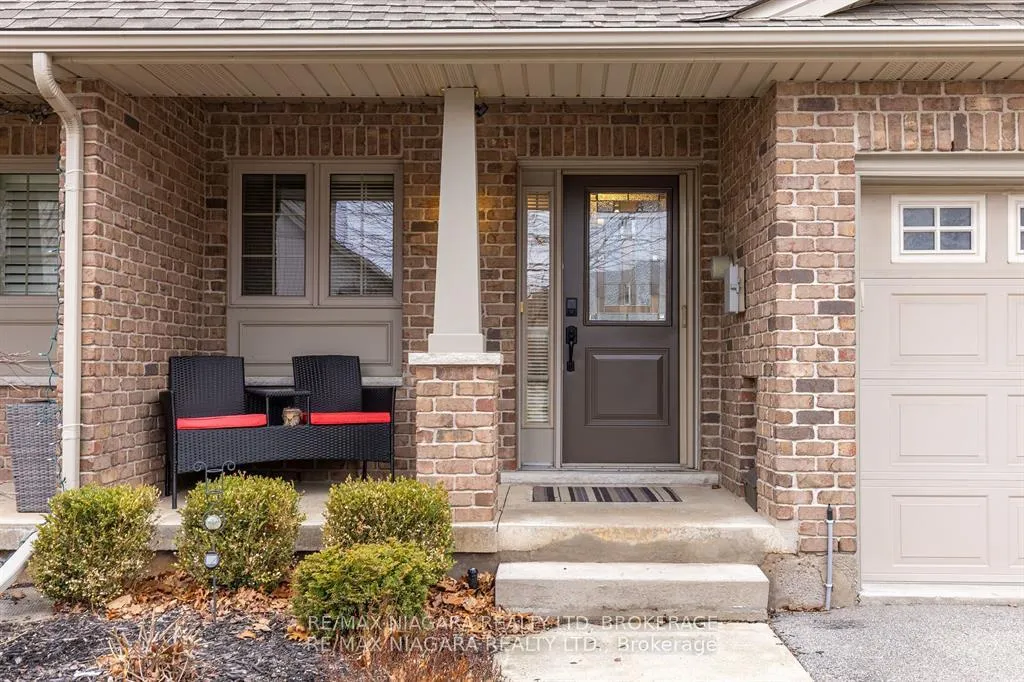 Photo 2 of Unit 9, 7 Gibson Place, St. Catharines, Downtown — HOMEH