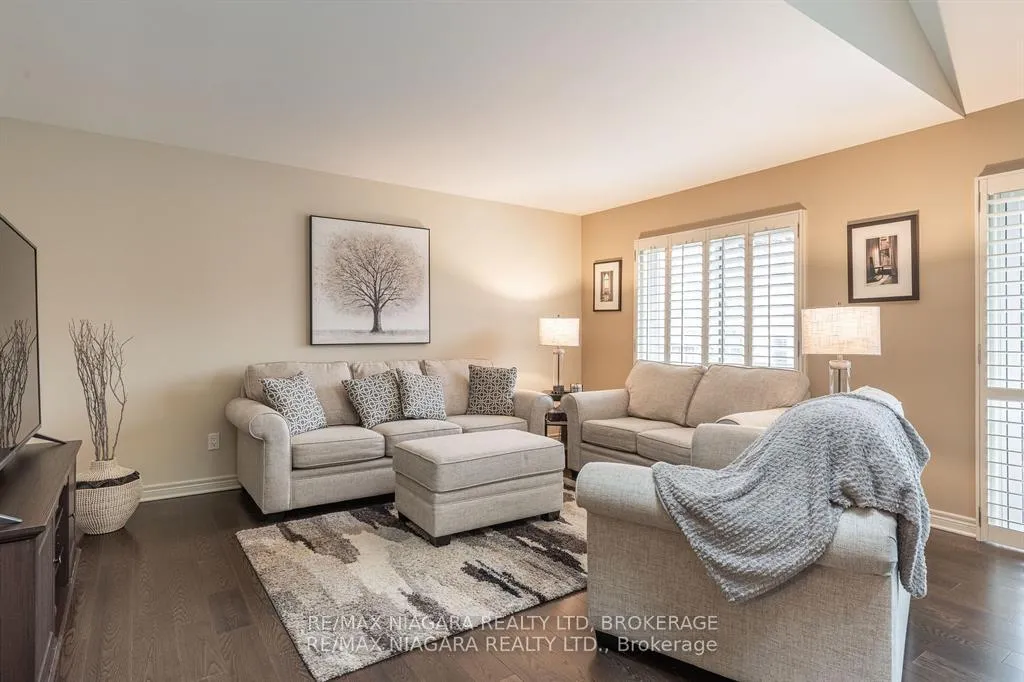 Photo 8 of Unit 9, 7 Gibson Place, St. Catharines, Downtown — HOMEH