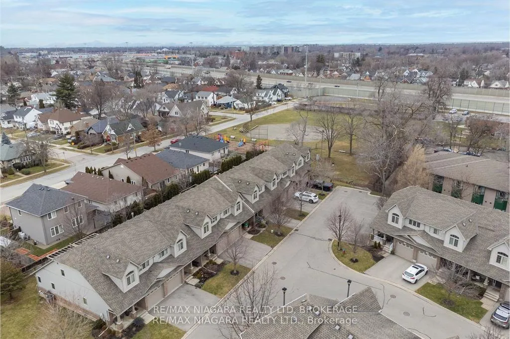 Photo 38 of Unit 9, 7 Gibson Place, St. Catharines, Downtown — HOMEH