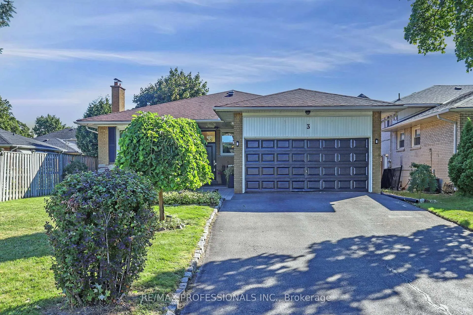 Photo 1 of 3 Hartsdale Drive, Etobicoke, Willowridge-Martingrove-Richview — HOMEH