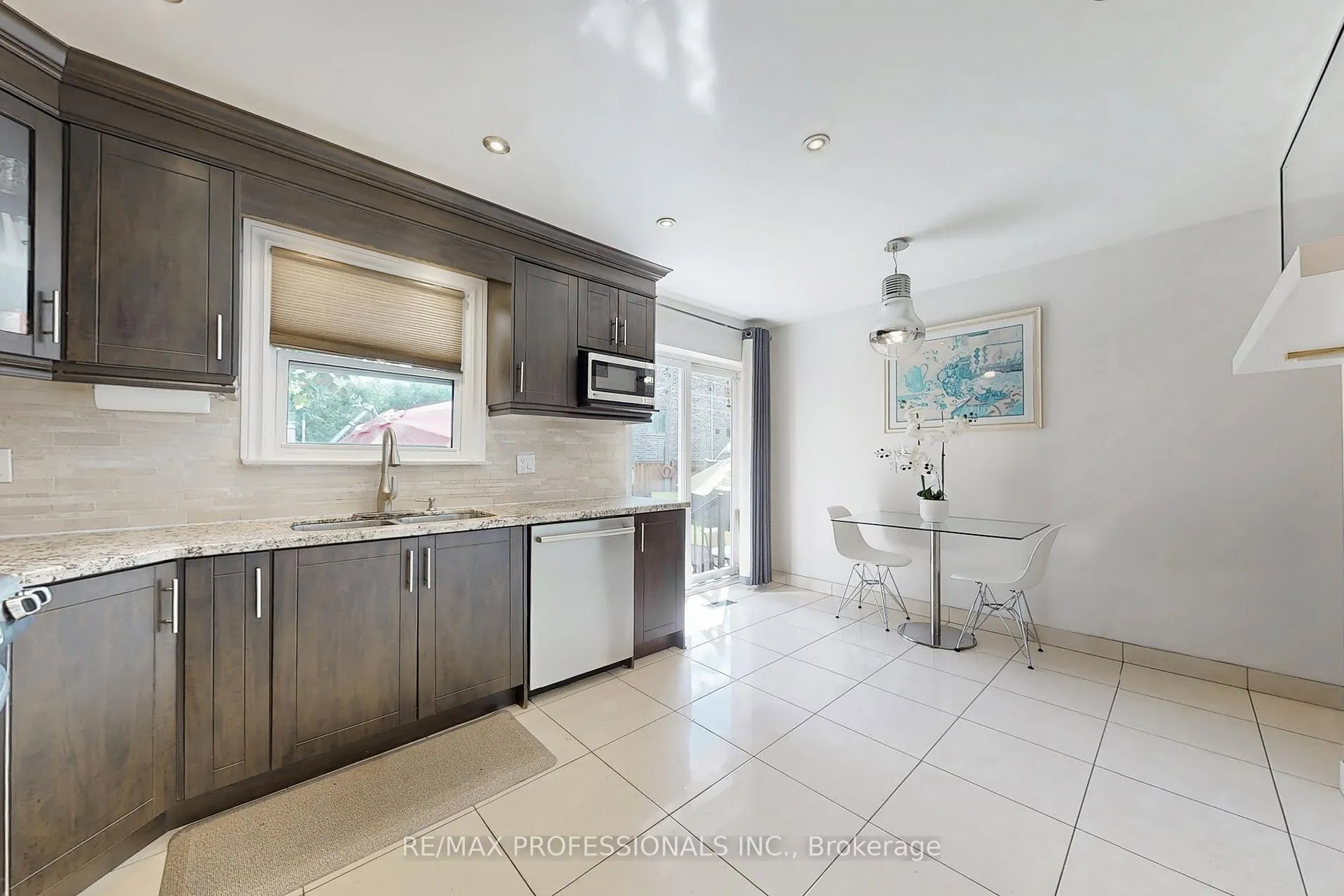 Photo 6 of 3 Hartsdale Drive, Etobicoke, Willowridge-Martingrove-Richview — HOMEH