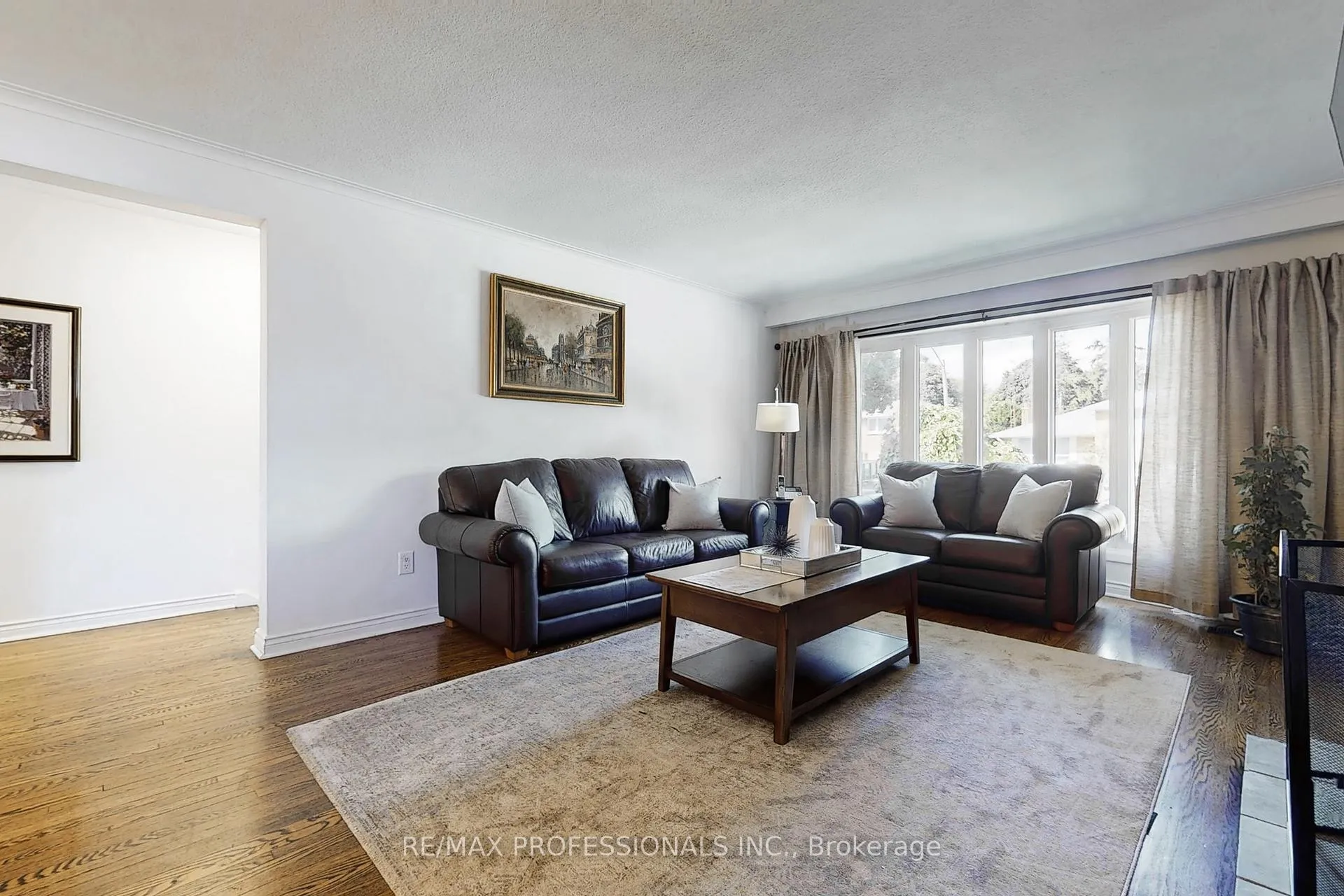 Photo 9 of 3 Hartsdale Drive, Etobicoke, Willowridge-Martingrove-Richview — HOMEH