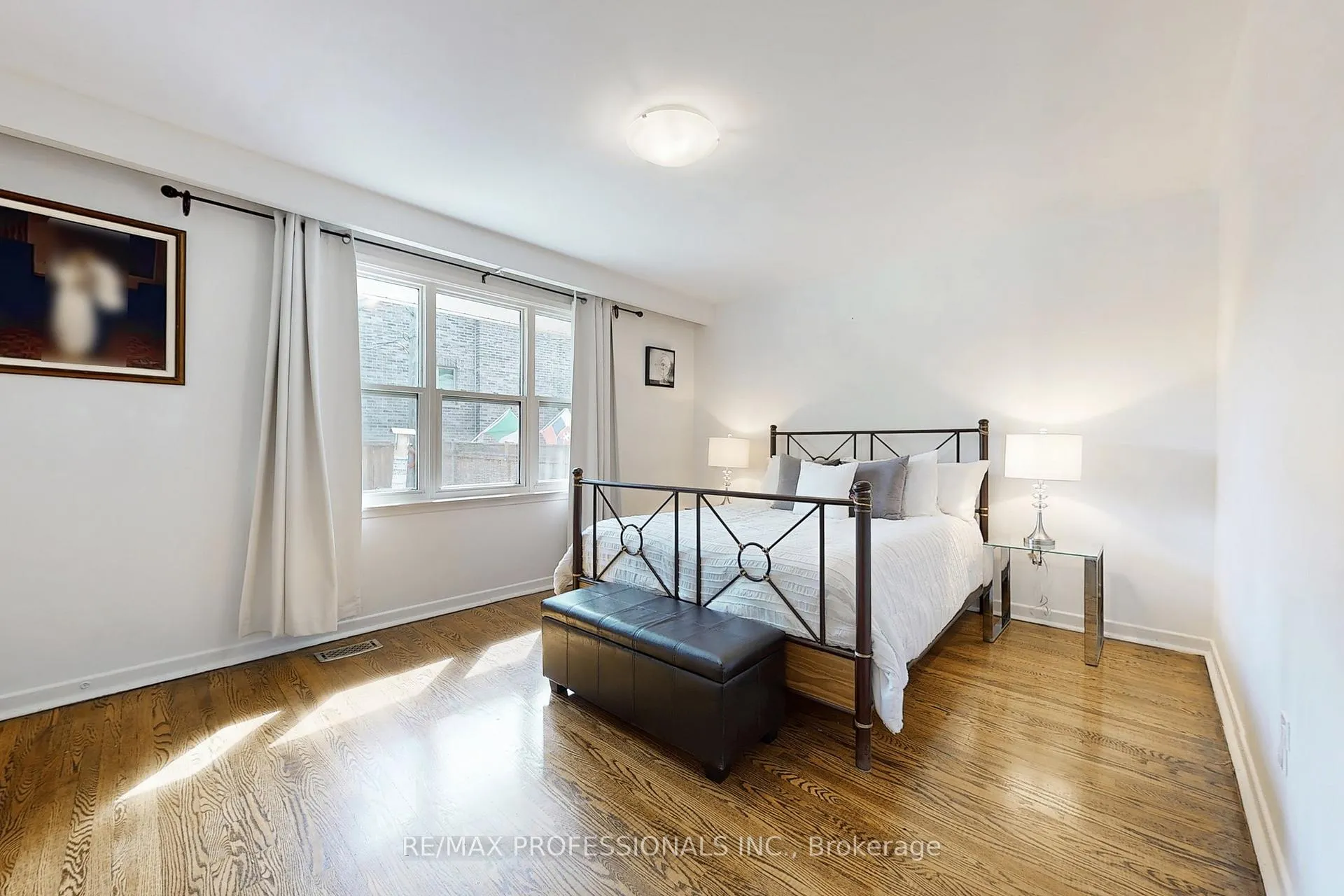 Photo 13 of 3 Hartsdale Drive, Etobicoke, Willowridge-Martingrove-Richview — HOMEH