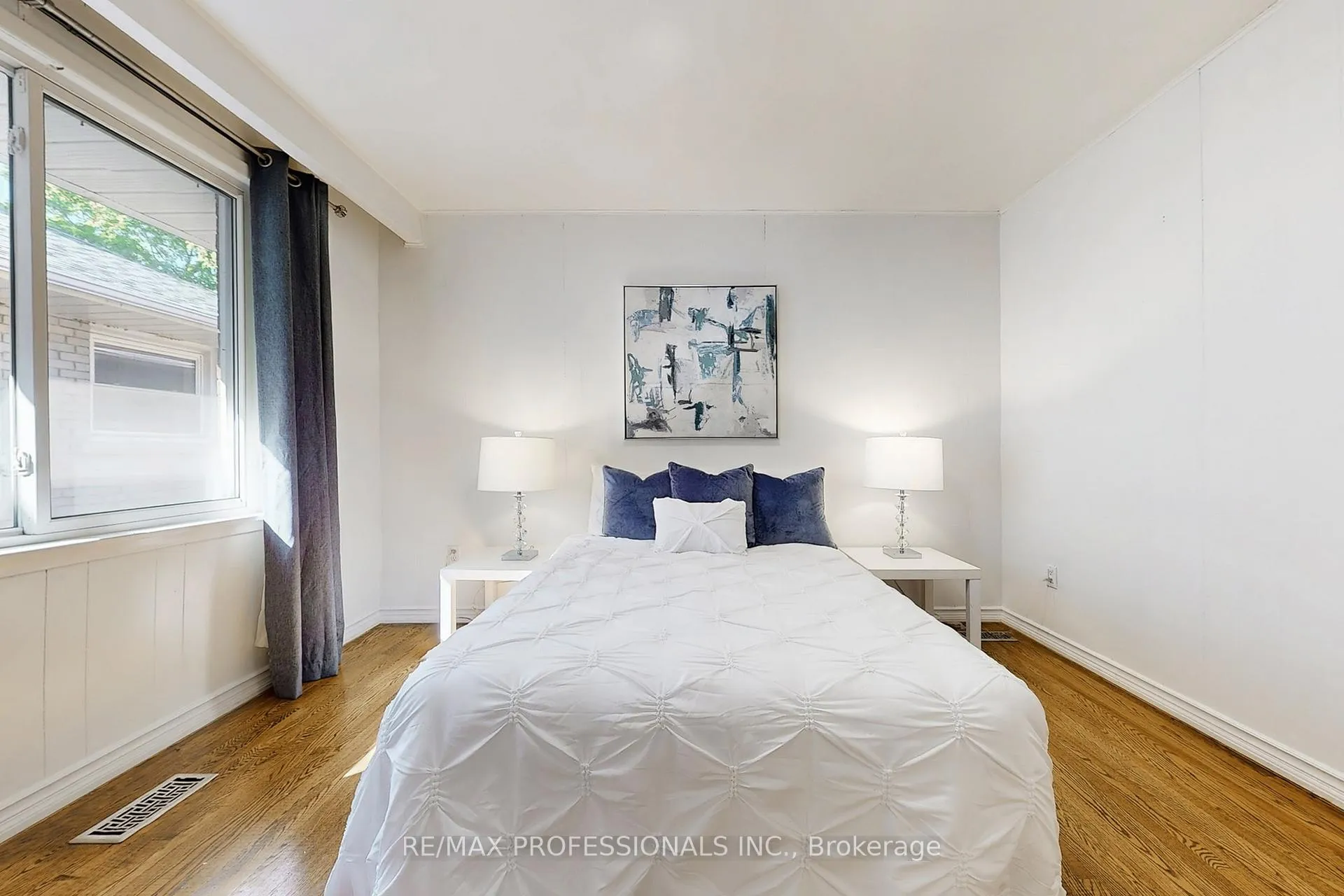 Photo 14 of 3 Hartsdale Drive, Etobicoke, Willowridge-Martingrove-Richview — HOMEH