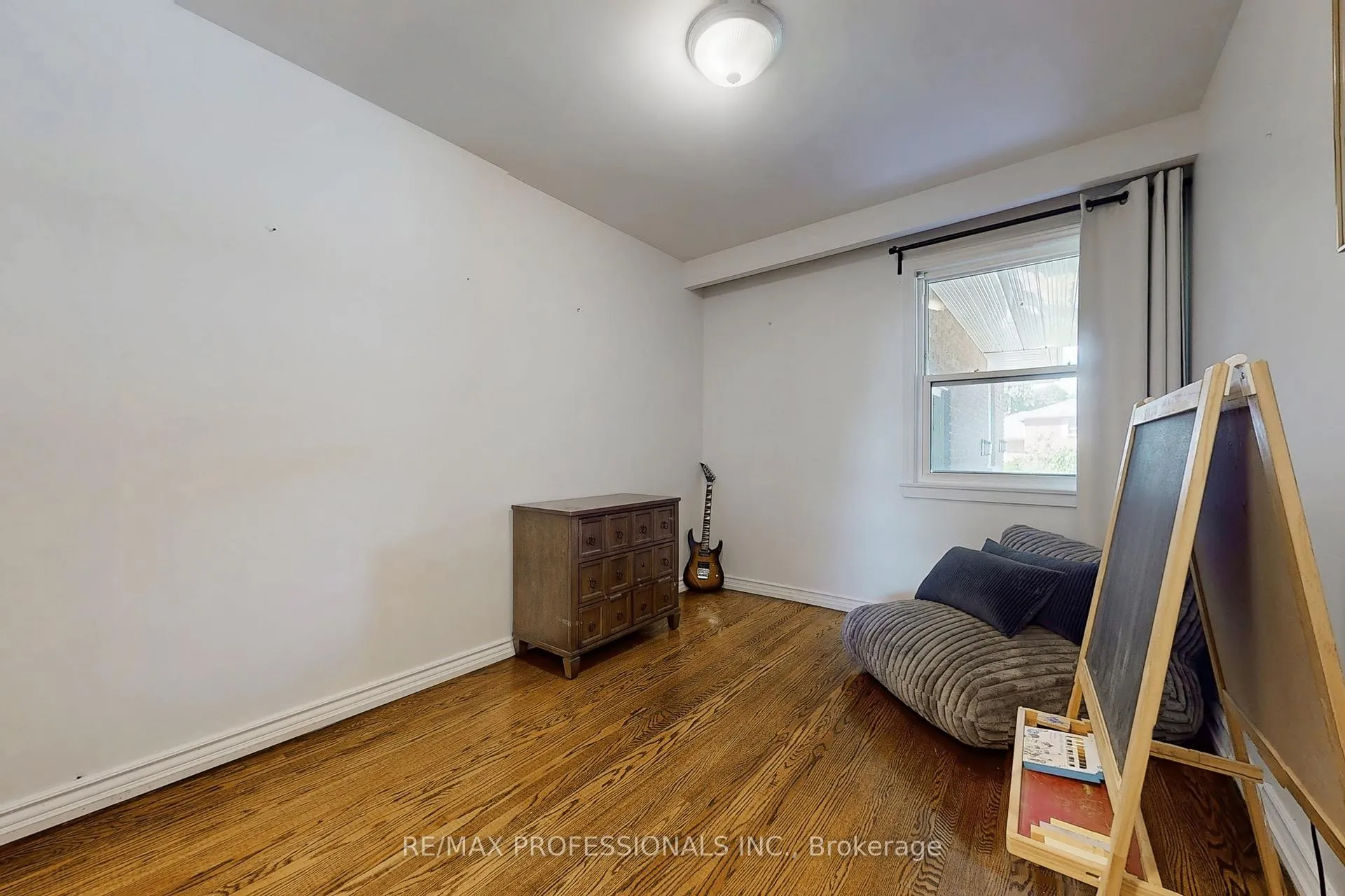 Photo 16 of 3 Hartsdale Drive, Etobicoke, Willowridge-Martingrove-Richview — HOMEH