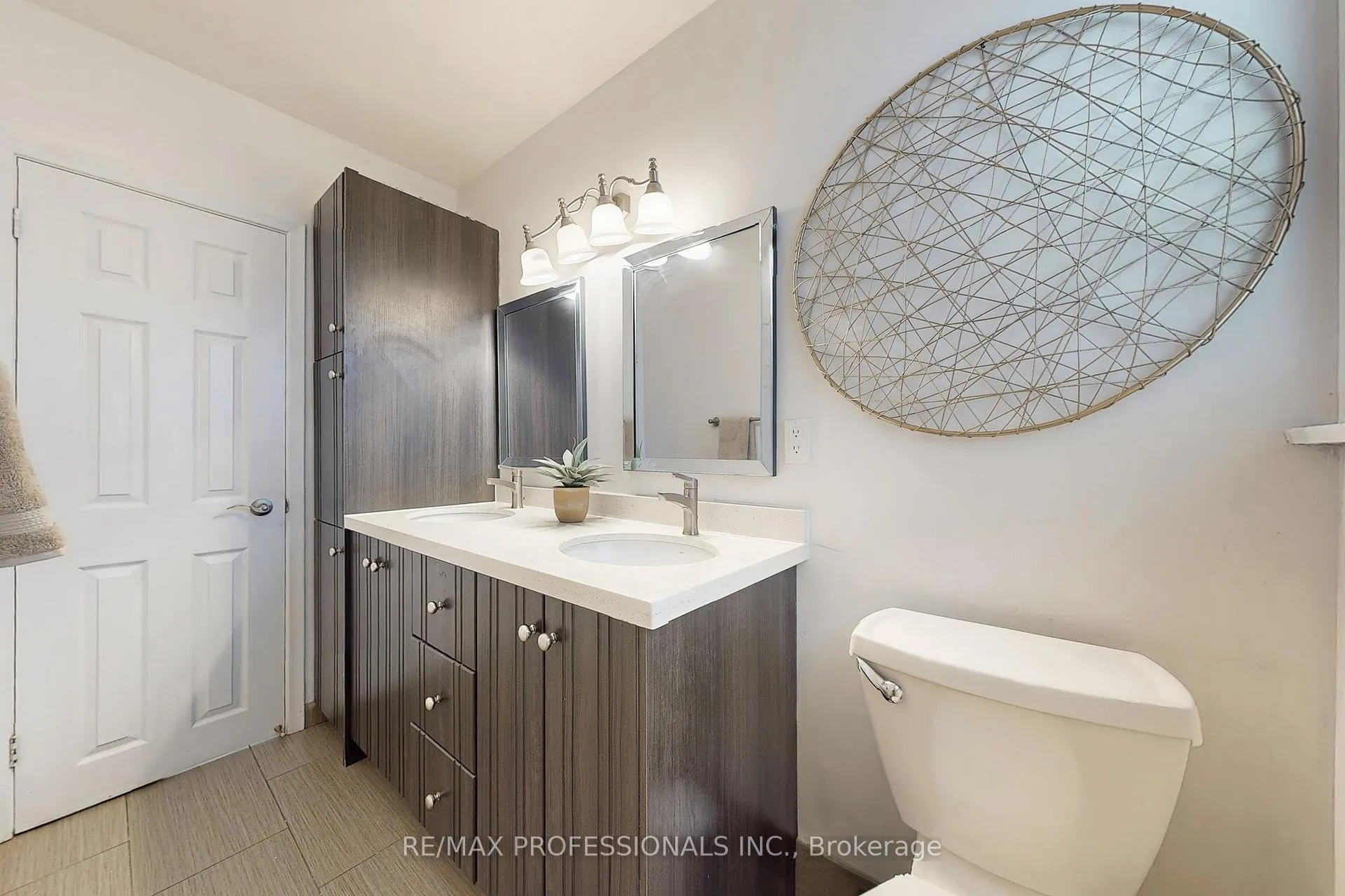 Photo 18 of 3 Hartsdale Drive, Etobicoke, Willowridge-Martingrove-Richview — HOMEH