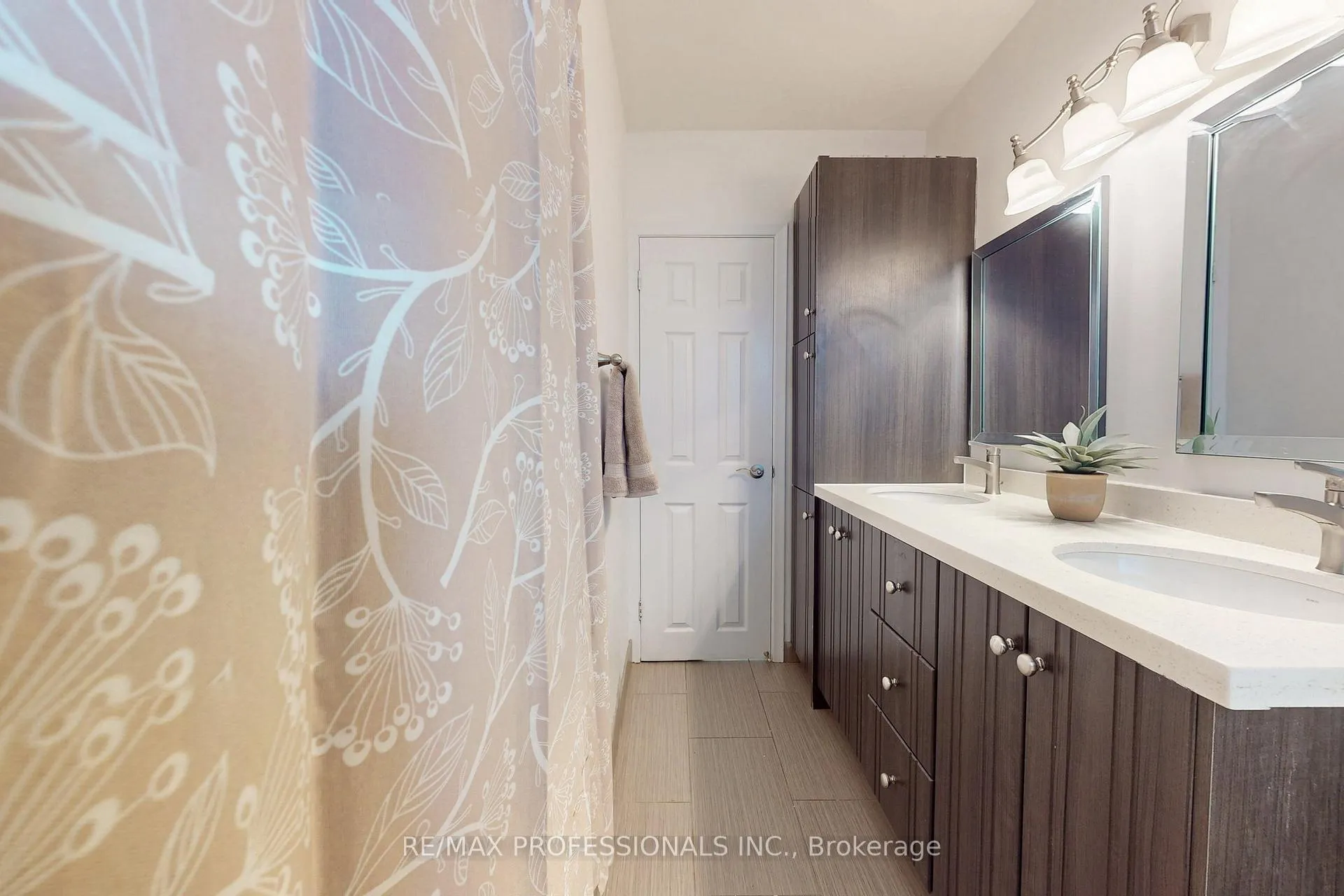 Photo 19 of 3 Hartsdale Drive, Etobicoke, Willowridge-Martingrove-Richview — HOMEH