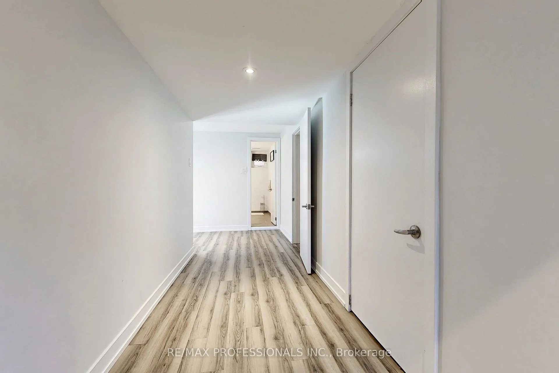 Photo 21 of 3 Hartsdale Drive, Etobicoke, Willowridge-Martingrove-Richview — HOMEH