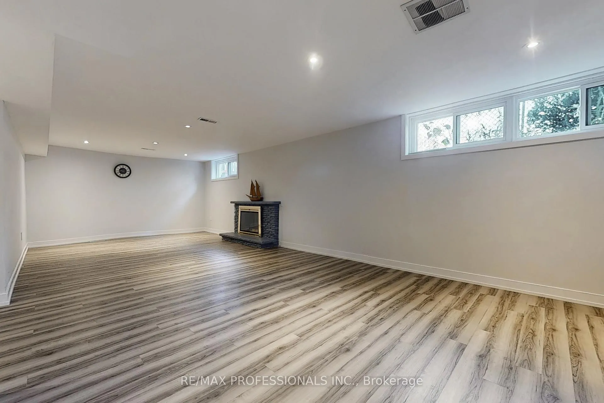Photo 22 of 3 Hartsdale Drive, Etobicoke, Willowridge-Martingrove-Richview — HOMEH