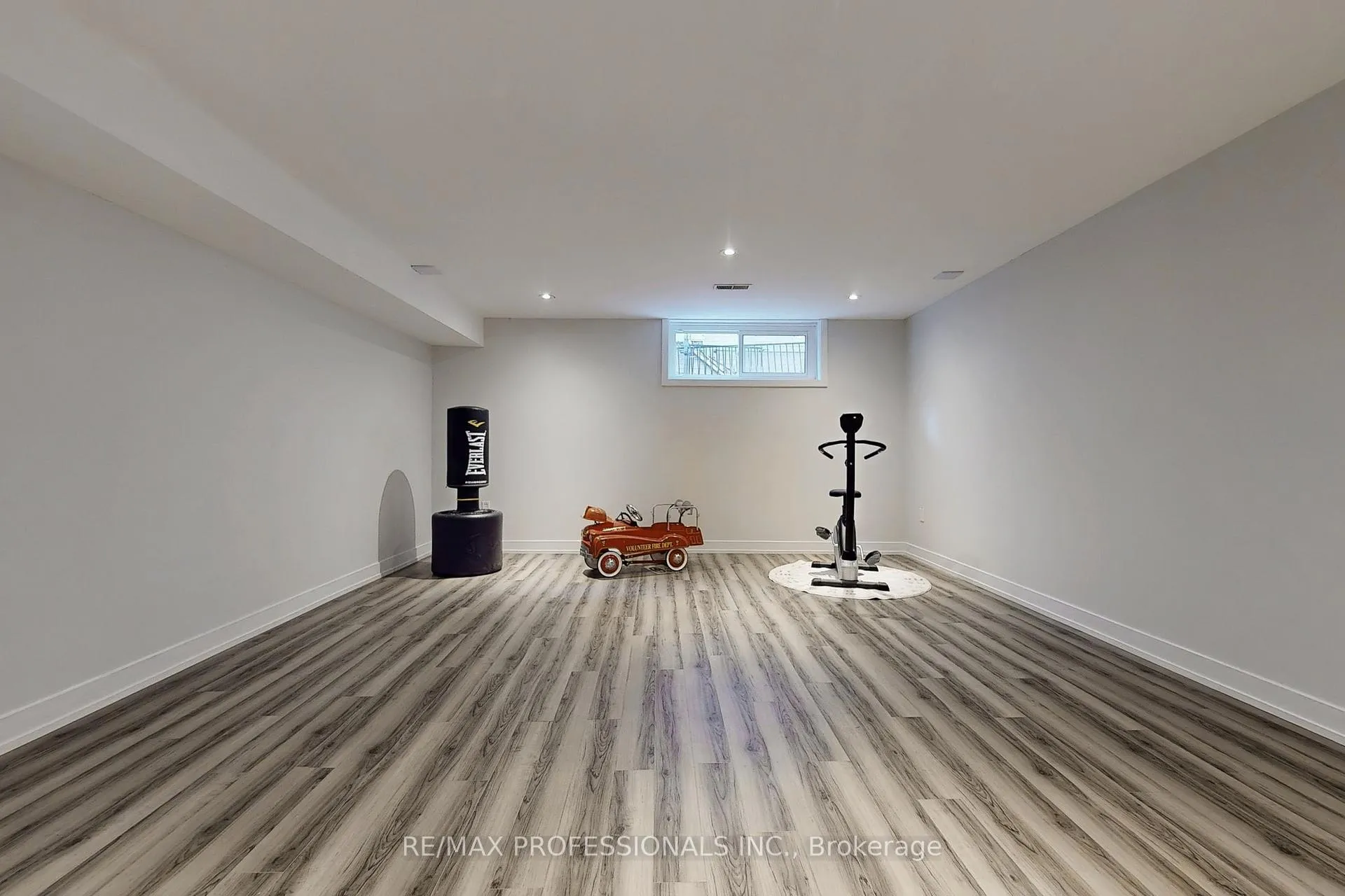 Photo 24 of 3 Hartsdale Drive, Etobicoke, Willowridge-Martingrove-Richview — HOMEH