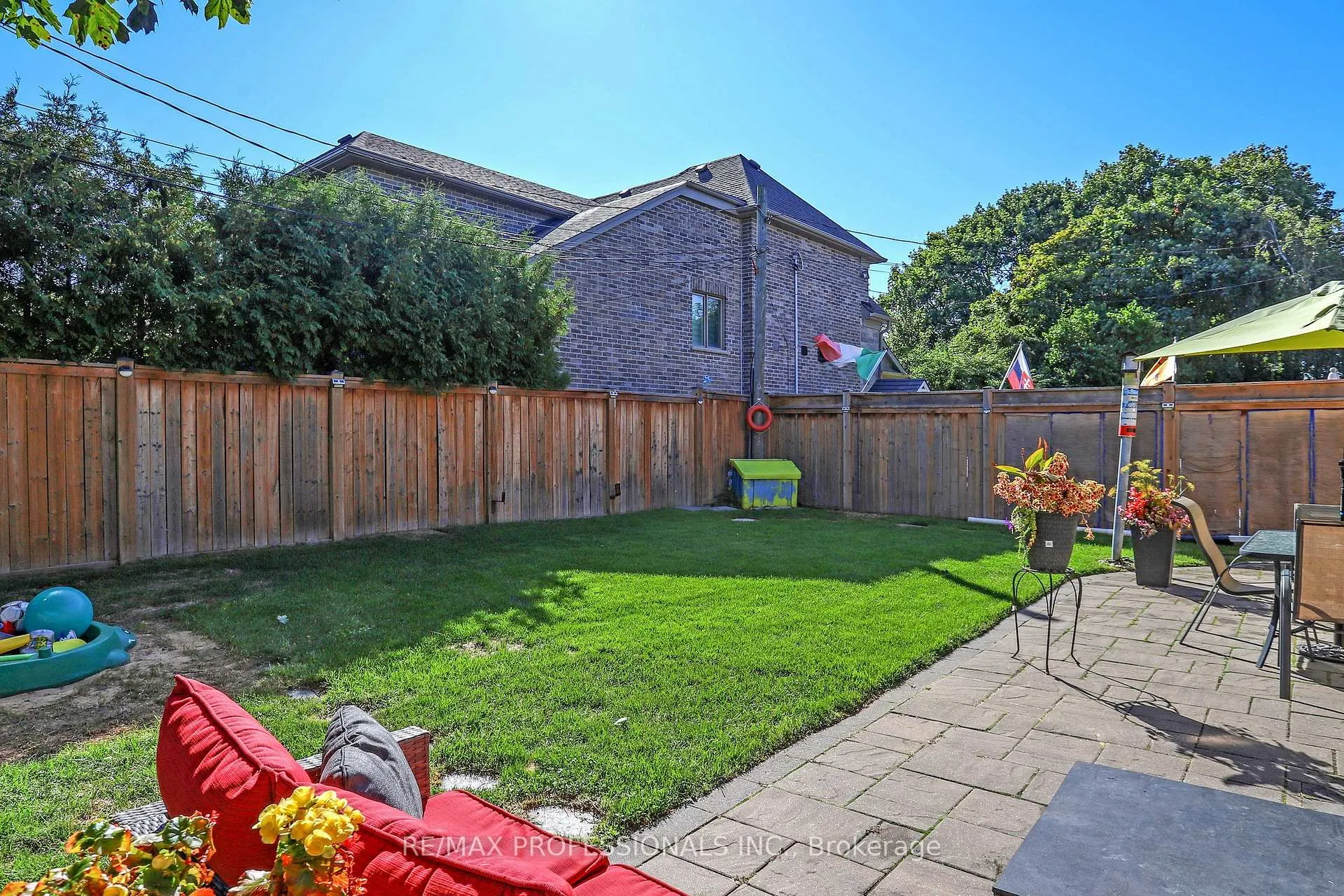 Photo 32 of 3 Hartsdale Drive, Etobicoke, Willowridge-Martingrove-Richview — HOMEH
