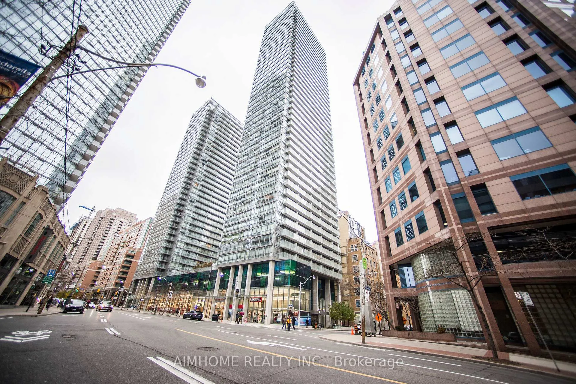 Front of Unit 2402, 37 Grosvenor Street