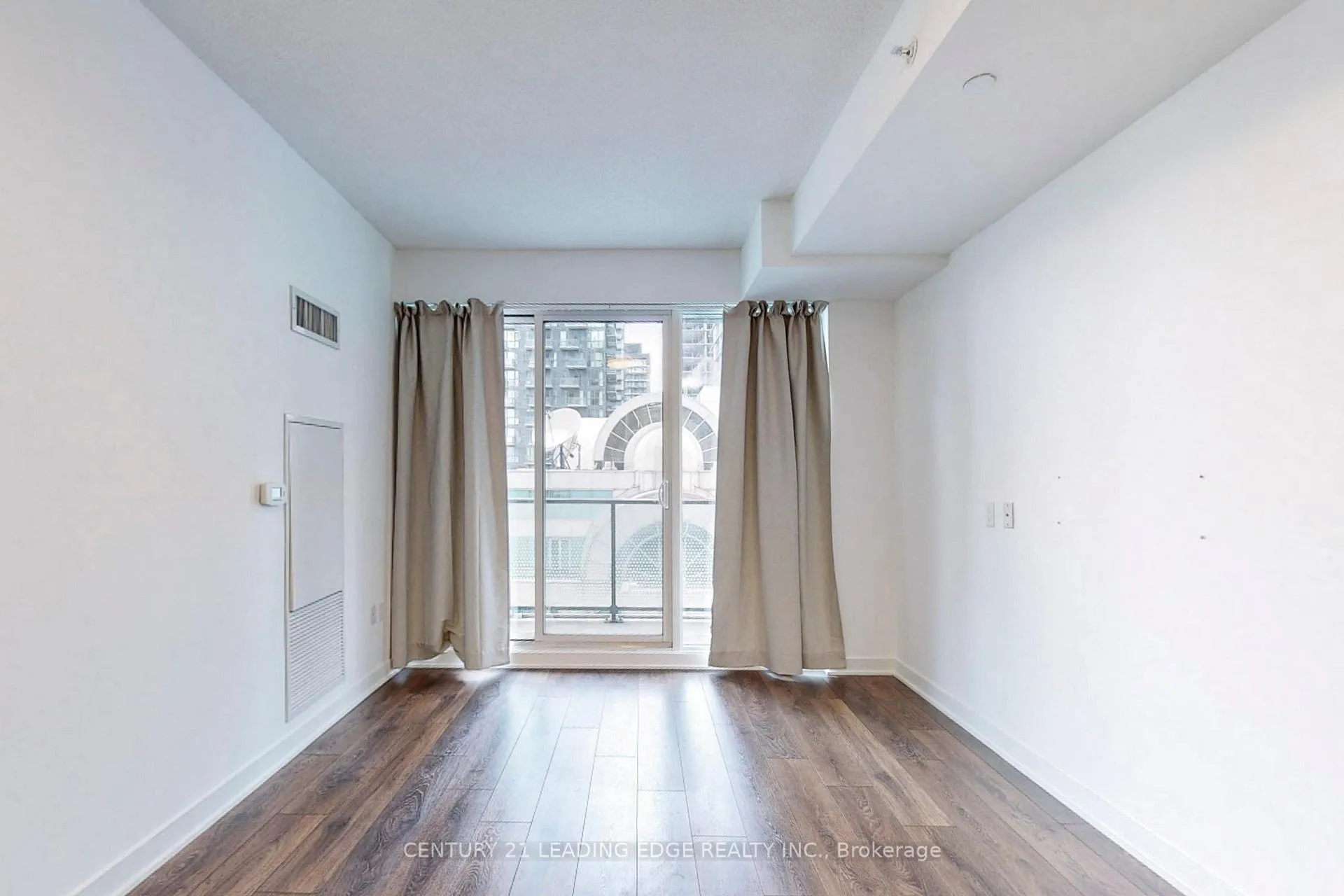 Photo 5 of Unit 2505, 125 Blue Jays Way, Toronto, Waterfront Communities — HOMEH