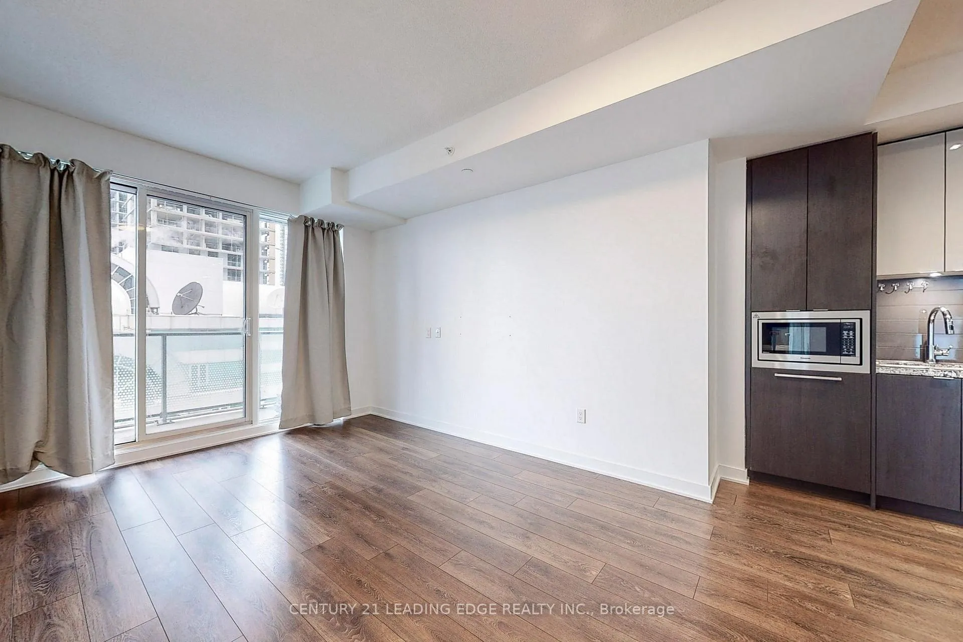 Photo 6 of Unit 2505, 125 Blue Jays Way, Toronto, Waterfront Communities — HOMEH