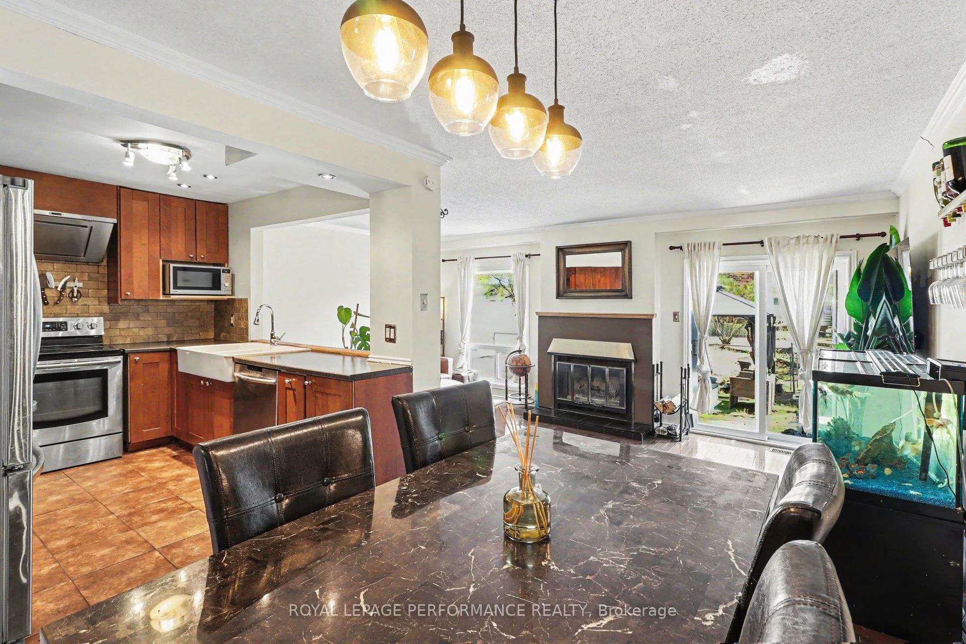 Photo 2 of 7004 Bilberry Drive, Ottawa, Convent Glen North — HOMEH