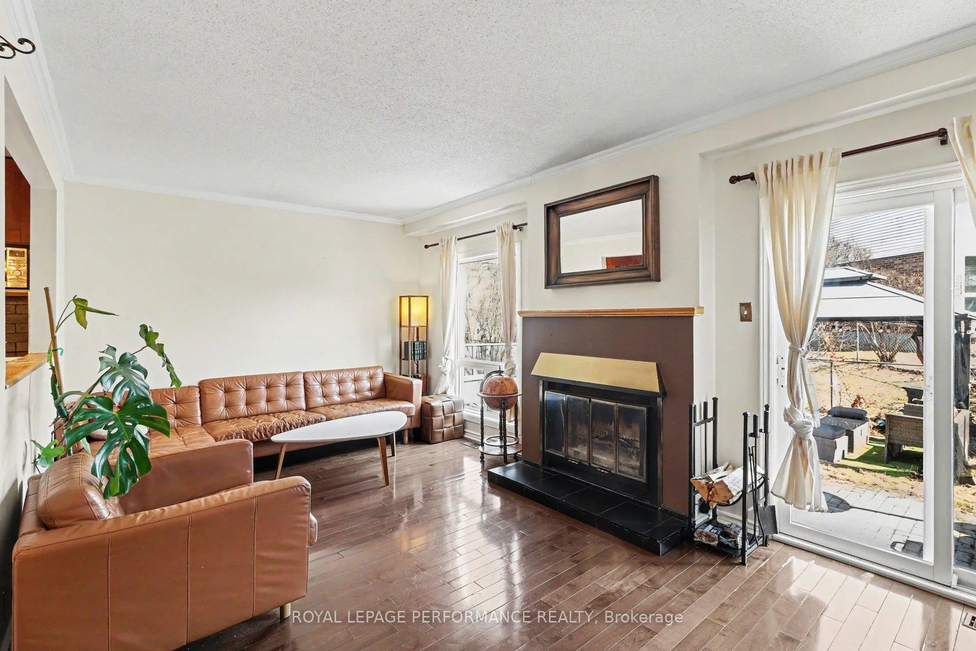 Photo 3 of 7004 Bilberry Drive, Ottawa, Convent Glen North — HOMEH