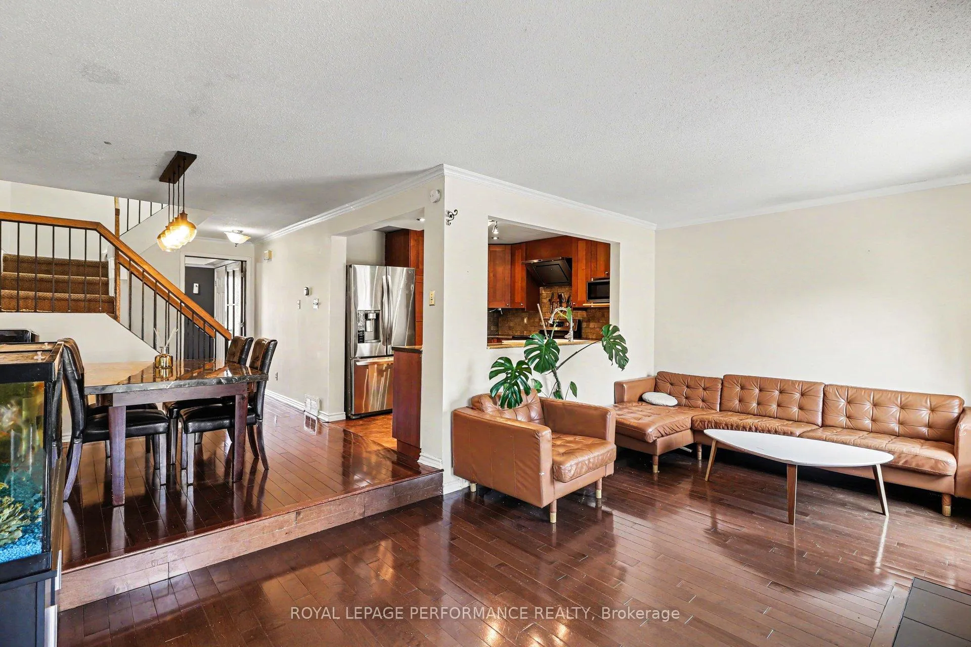 Photo 4 of 7004 Bilberry Drive, Ottawa, Convent Glen North — HOMEH
