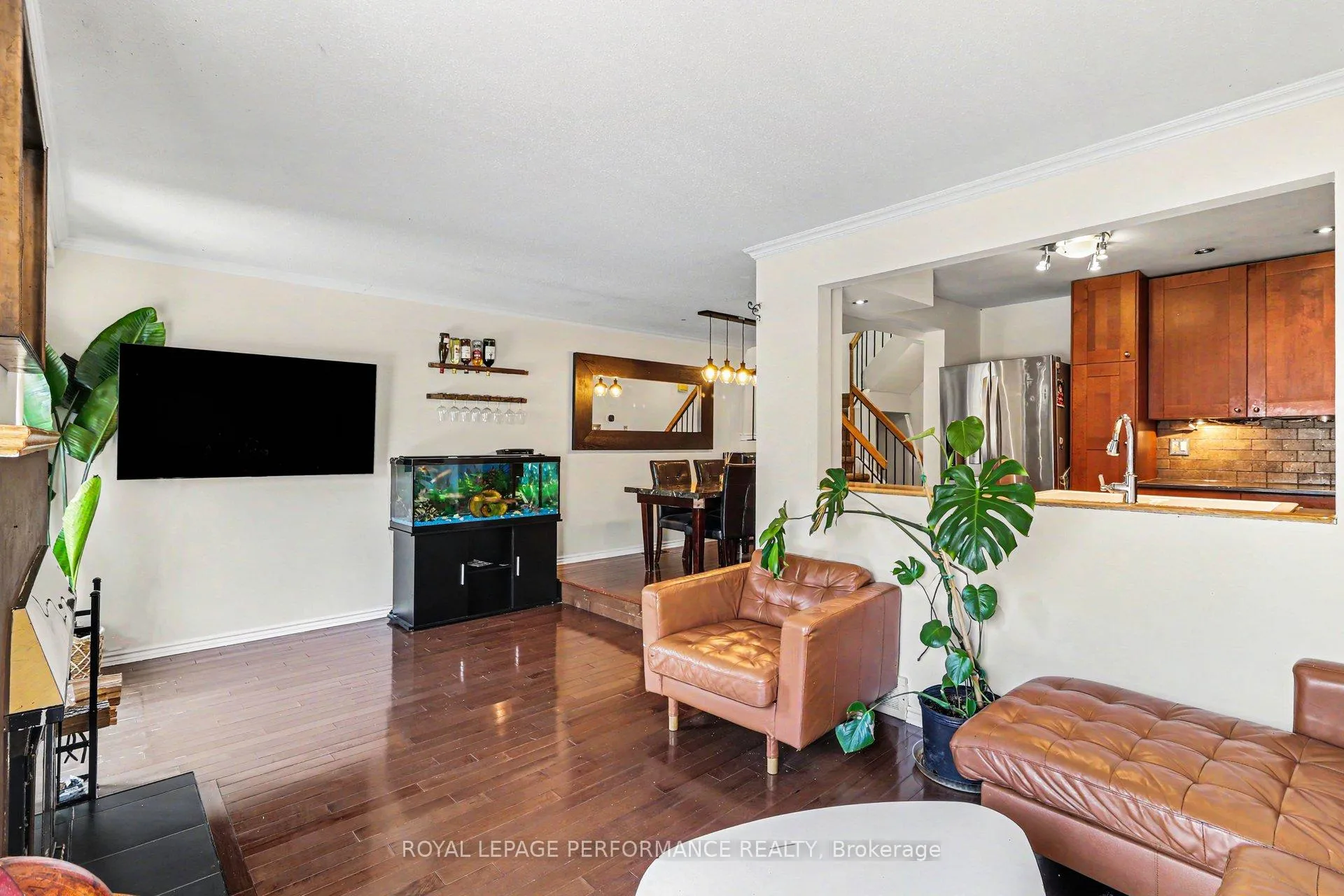 Photo 5 of 7004 Bilberry Drive, Ottawa, Convent Glen North — HOMEH