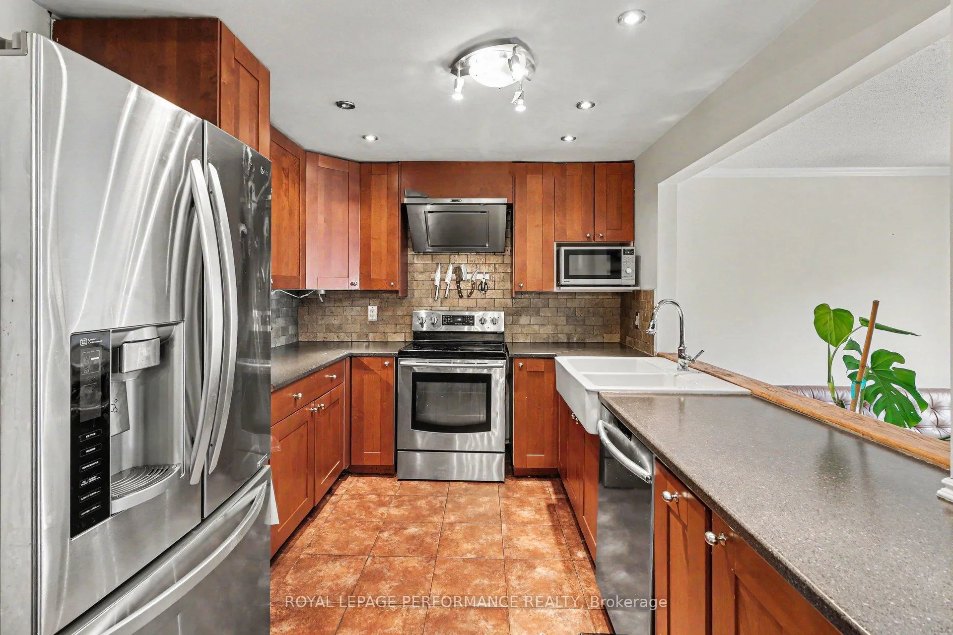 Photo 7 of 7004 Bilberry Drive, Ottawa, Convent Glen North — HOMEH