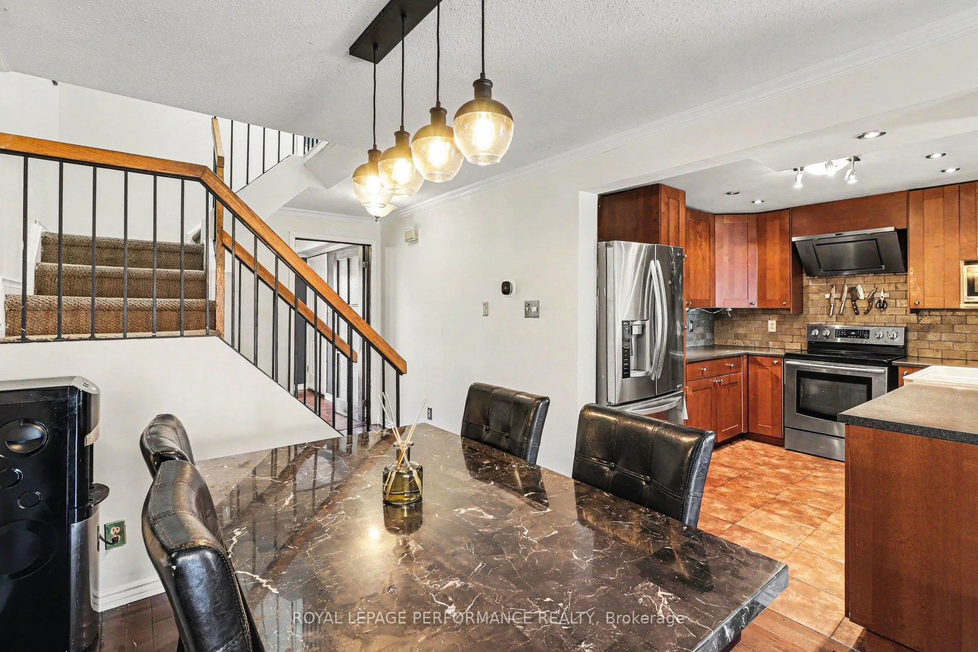 Photo 9 of 7004 Bilberry Drive, Ottawa, Convent Glen North — HOMEH