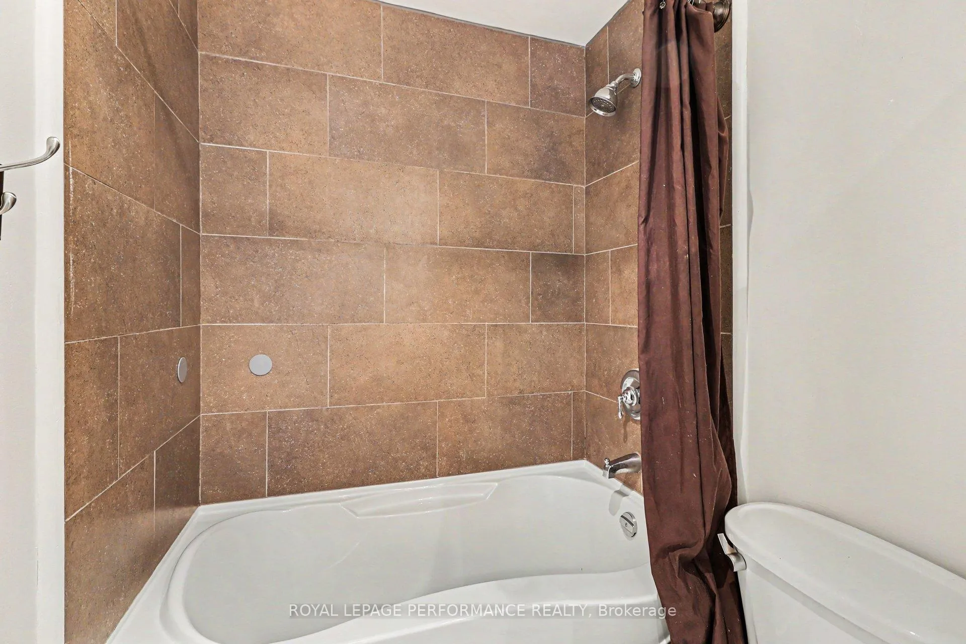 Photo 25 of 7004 Bilberry Drive, Ottawa, Convent Glen North — HOMEH
