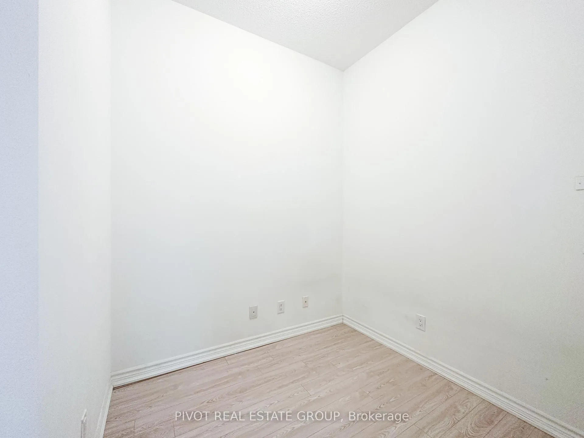 Photo 5 of Unit 119, 8323 Kennedy Road, Markham, Village Green-South Unionville — HOMEH