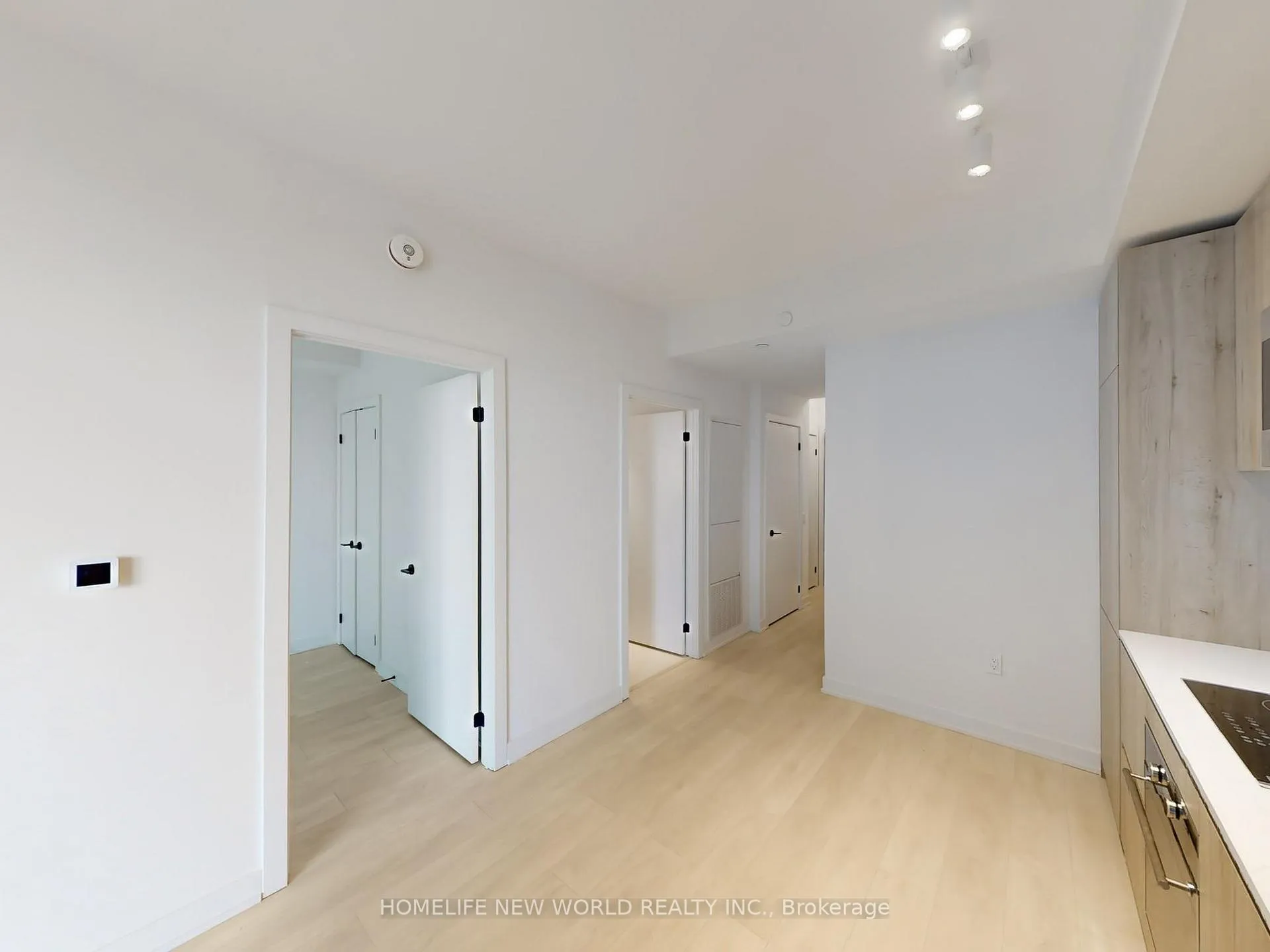 Photo 3 of Unit 2113, 117 Broadway Avenue, Toronto, Mount Pleasant West — HOMEH
