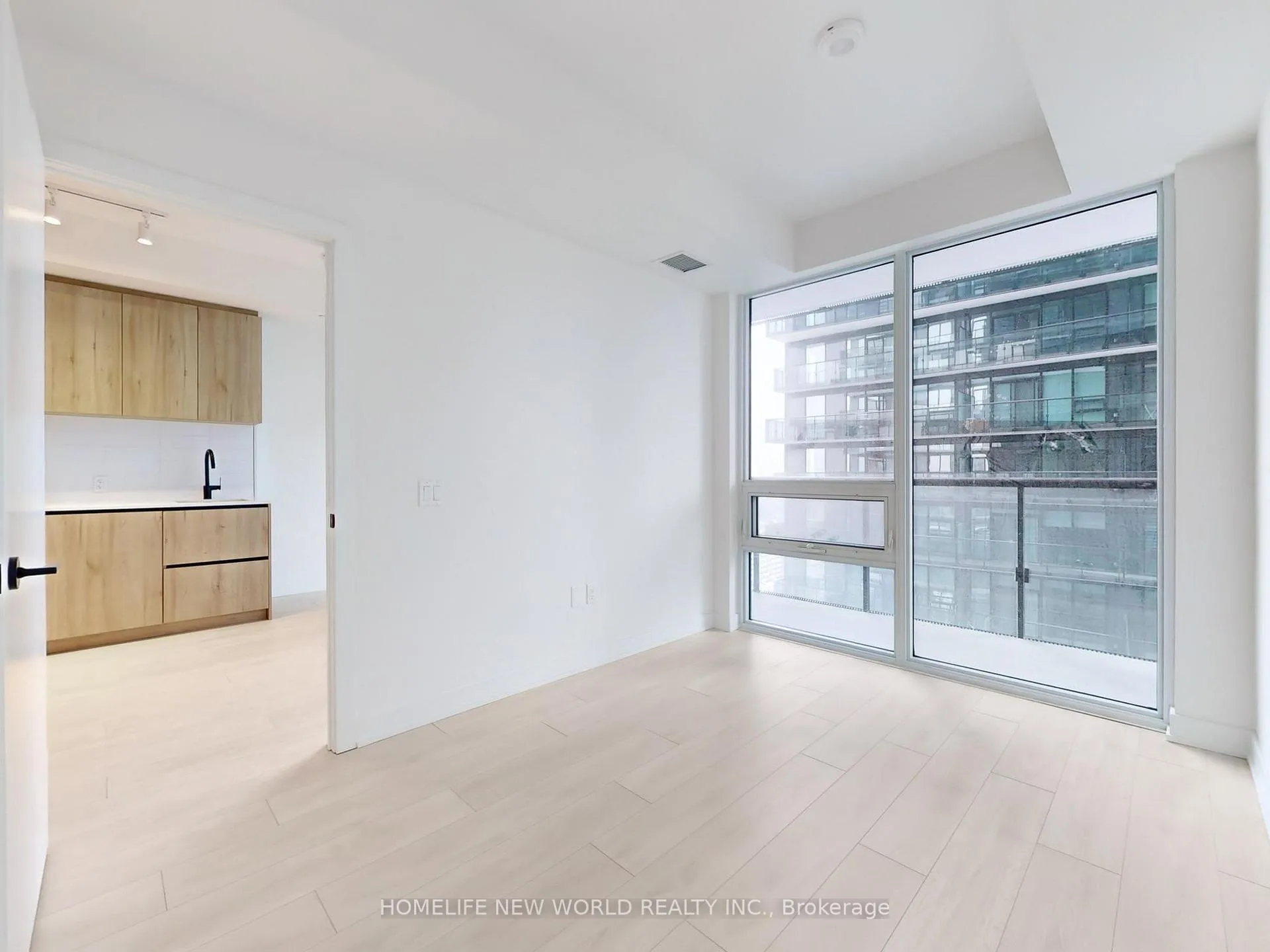 Photo 5 of Unit 2113, 117 Broadway Avenue, Toronto, Mount Pleasant West — HOMEH