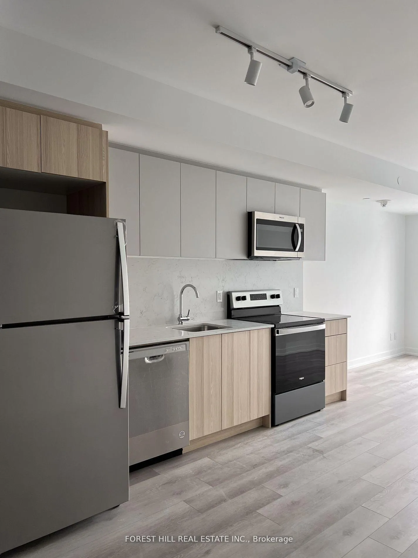 Photo 4 of Unit 604, 2000 Bathurst Street, Toronto, Humewood-Cedarvale — HOMEH