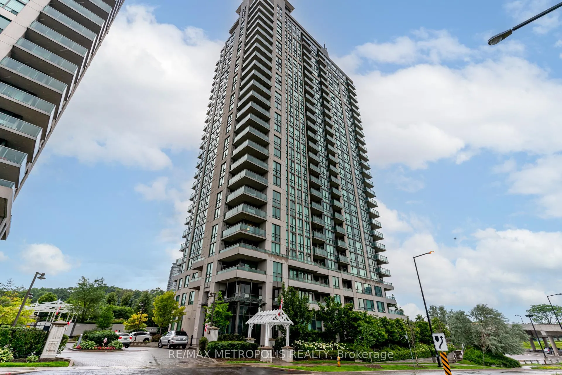 Front of Unit 609, 88 Grangeway Avenue