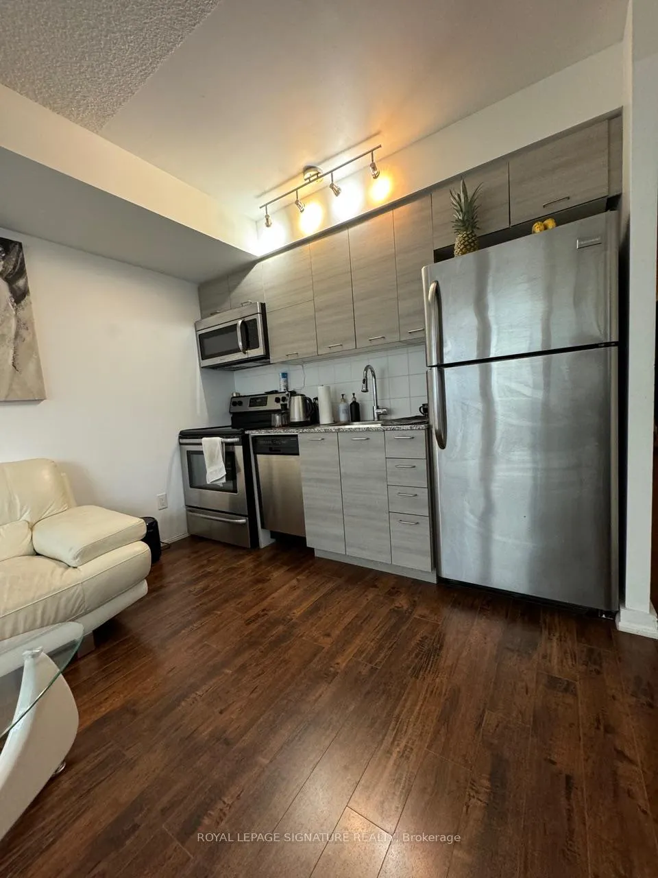 Photo 5 of Unit 507, 20 Joe Shuster Way, Toronto, Niagara — HOMEH