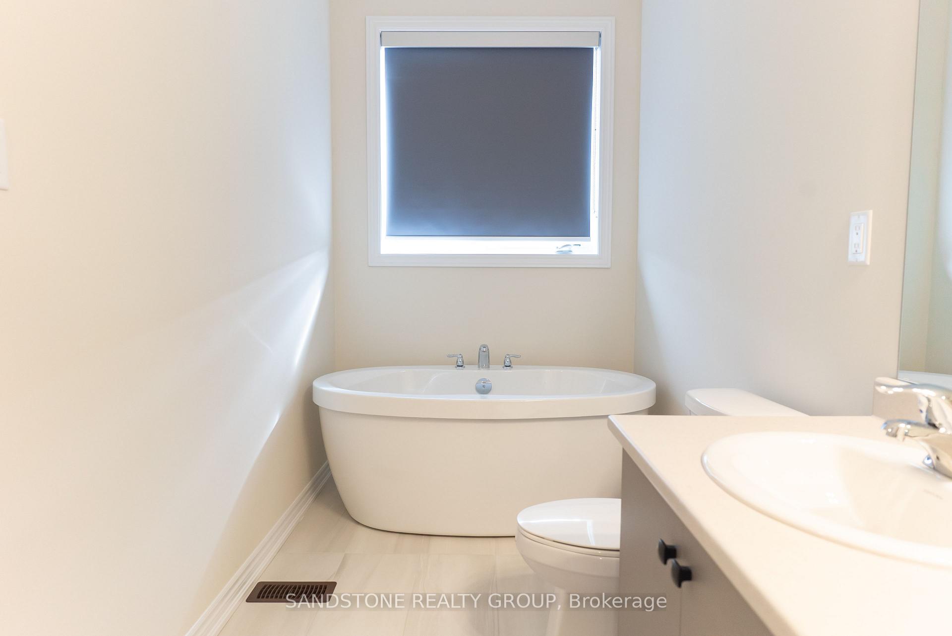Photo 13 of 1424 Almonte Drive, Burlington, Tyandaga — HOMEH