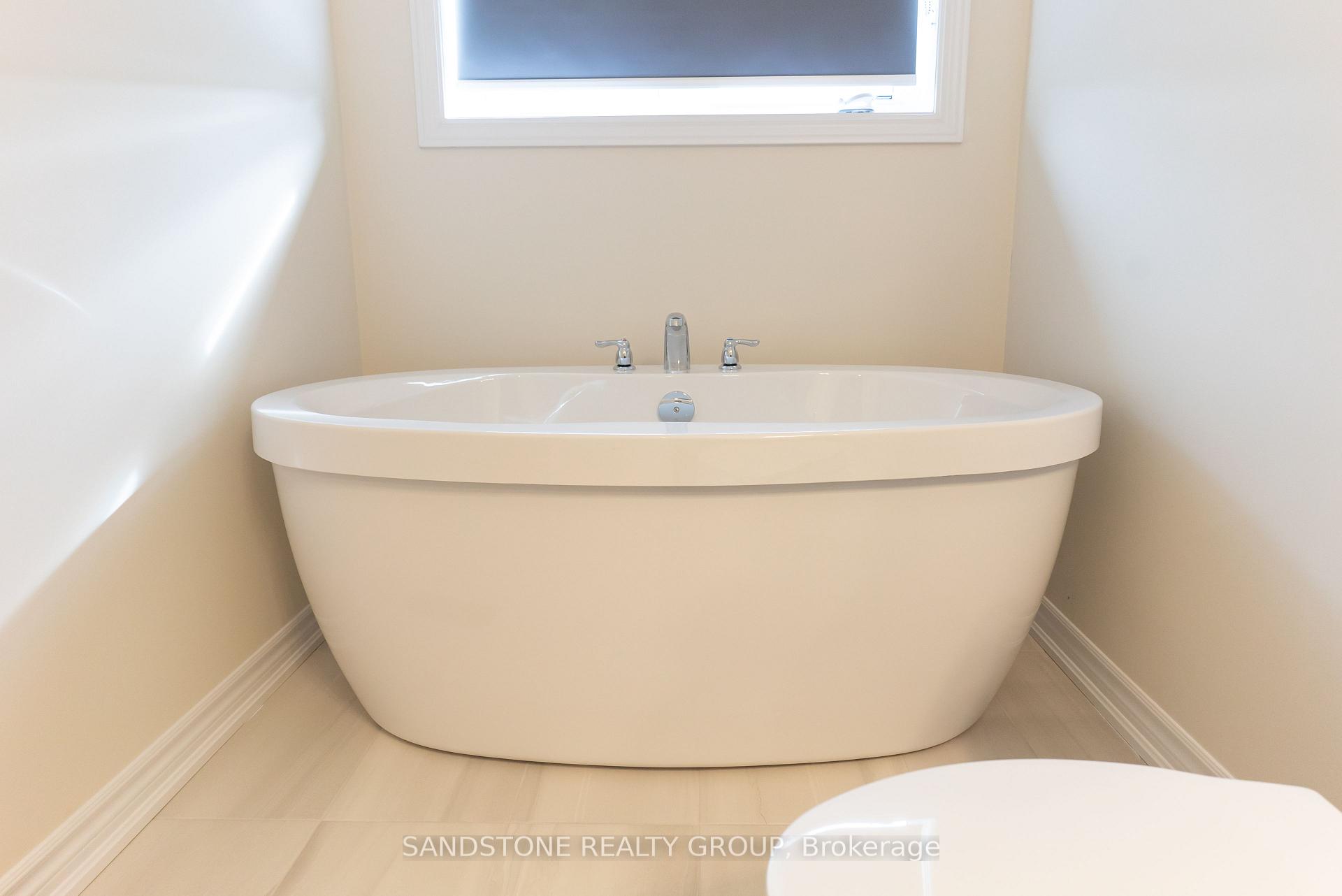 Photo 10 of 1424 Almonte Drive, Burlington, Tyandaga — HOMEH