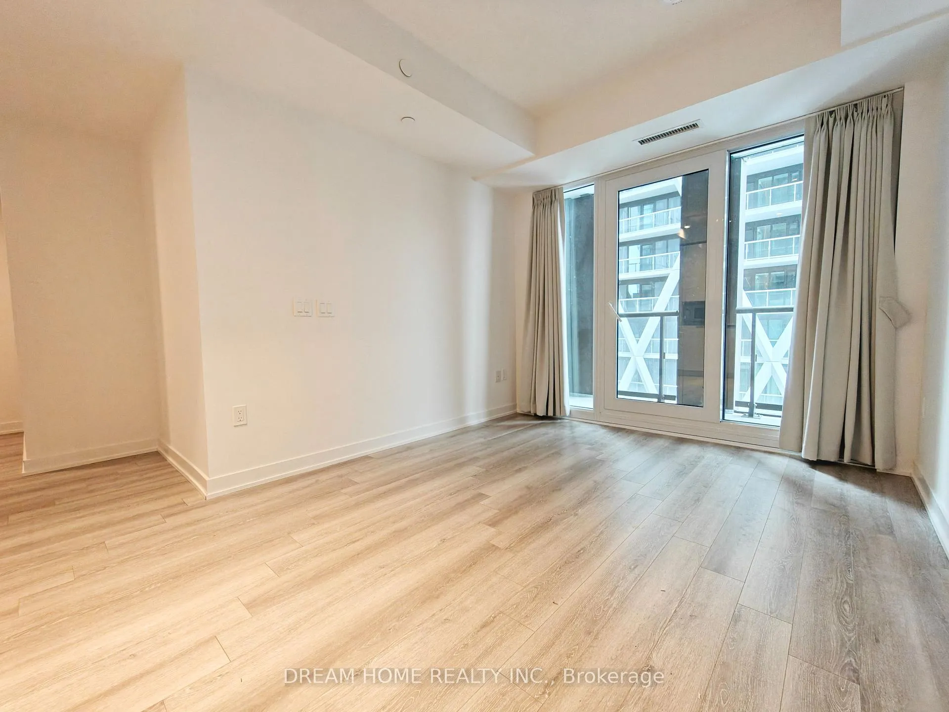 Photo 3 of Unit 2306, 238 Simcoe Street, Toronto, Kensington-Chinatown — HOMEH