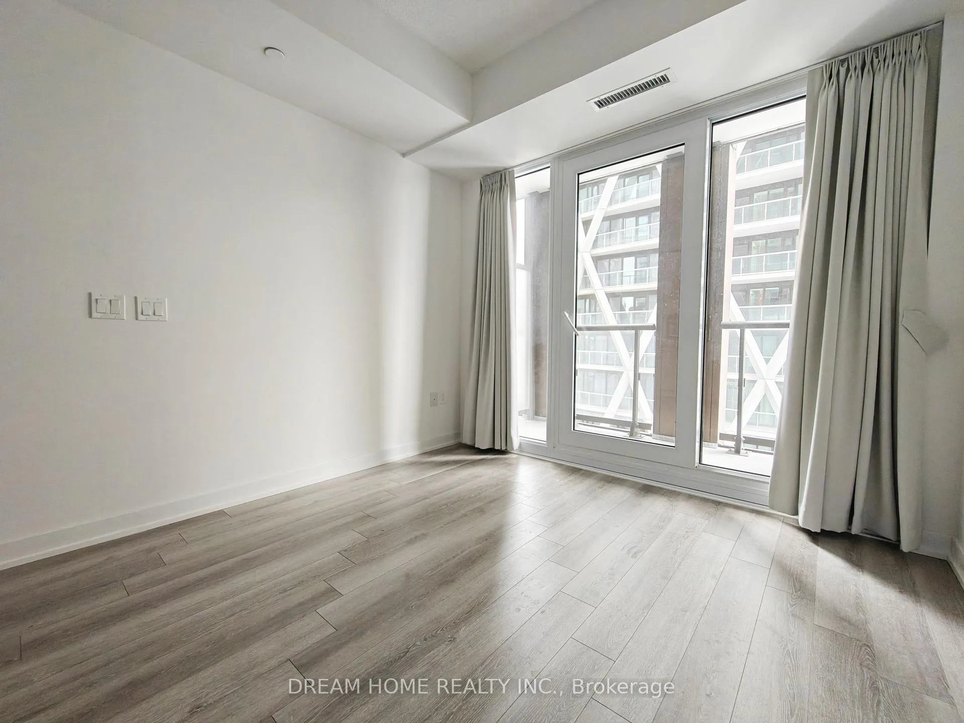 Photo 4 of Unit 2306, 238 Simcoe Street, Toronto, Kensington-Chinatown — HOMEH