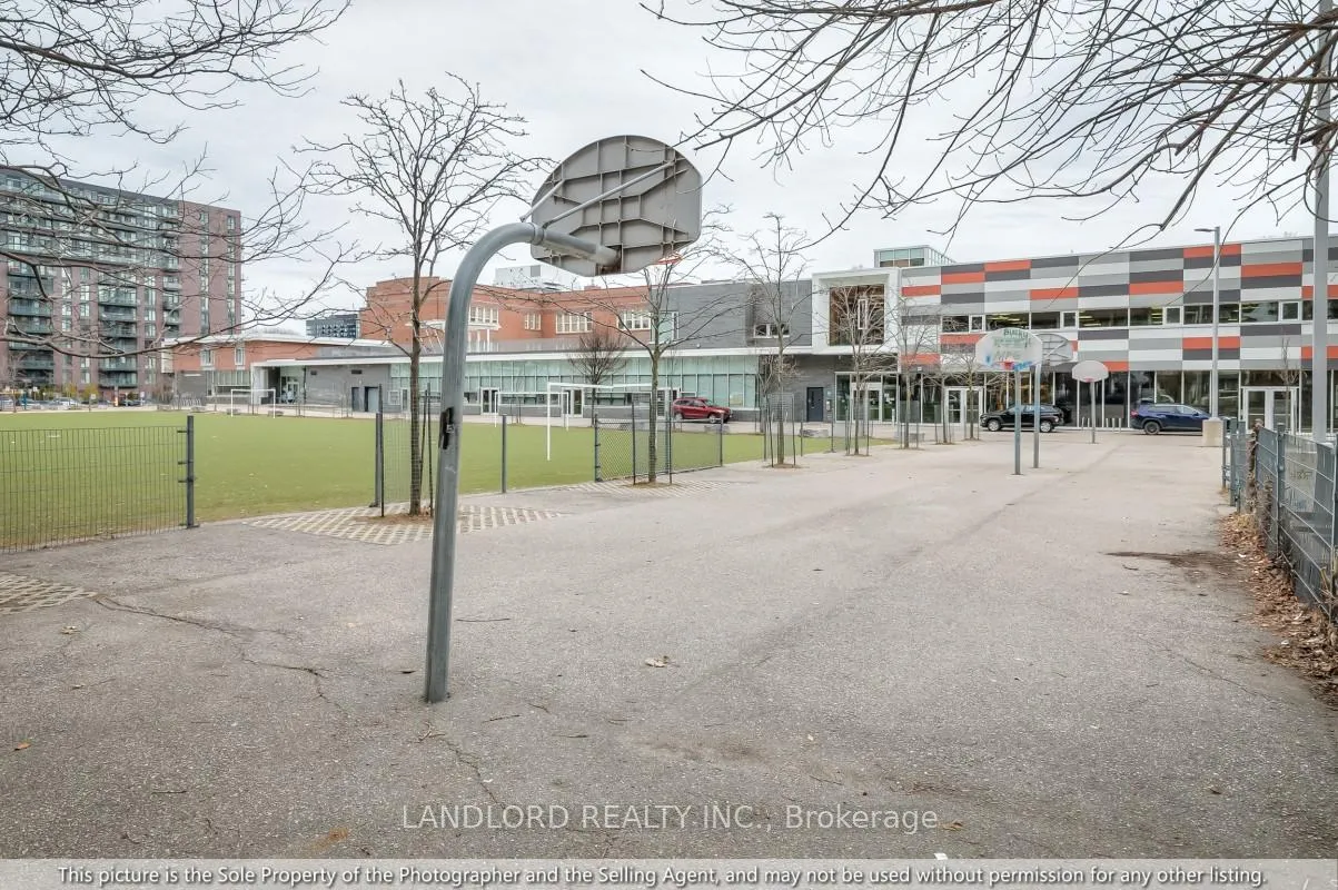 Photo 25 of Unit 812, 200 Sackville Street, Toronto, Regent Park — HOMEH