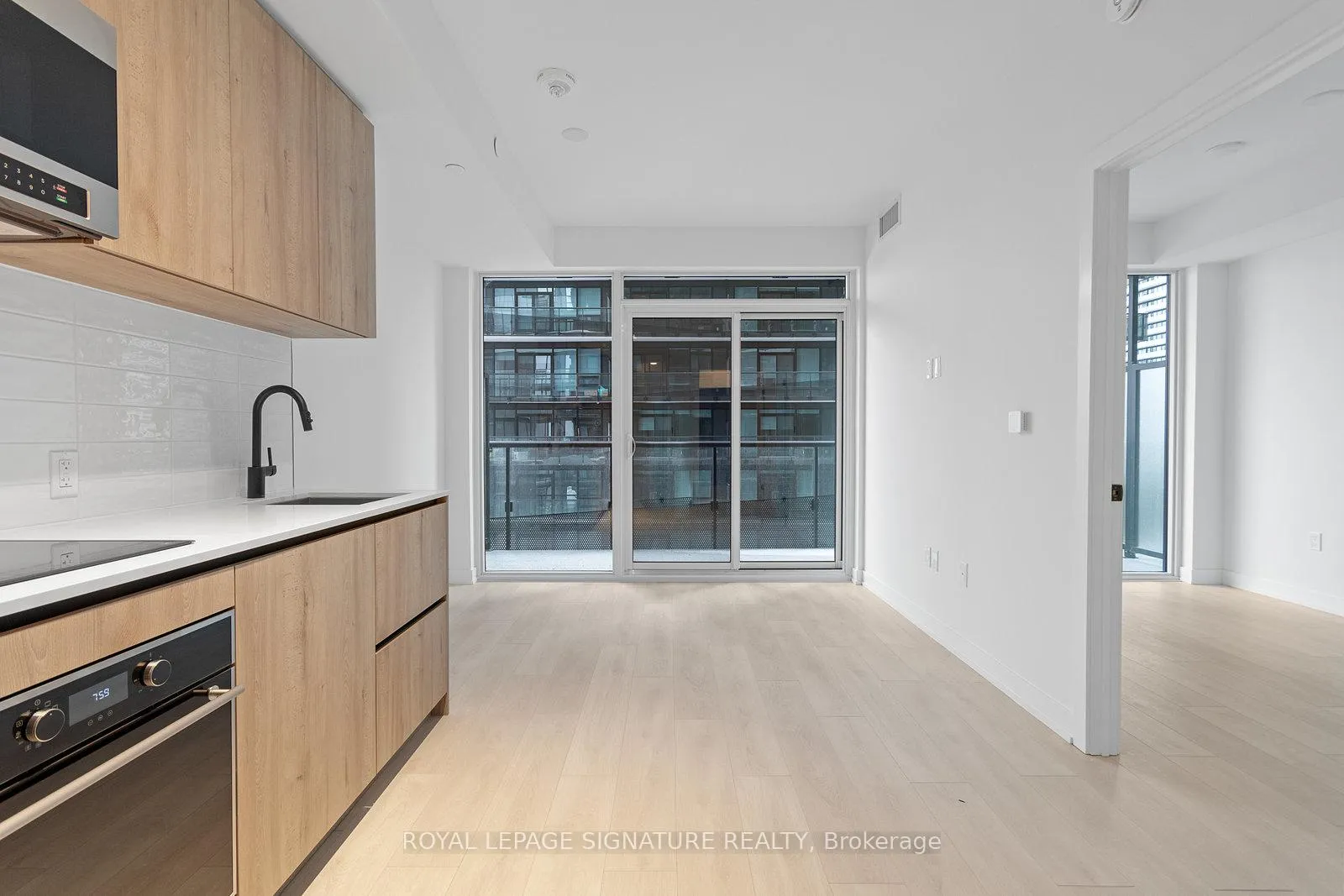Front of Unit 1613, 117 Broadway Avenue
