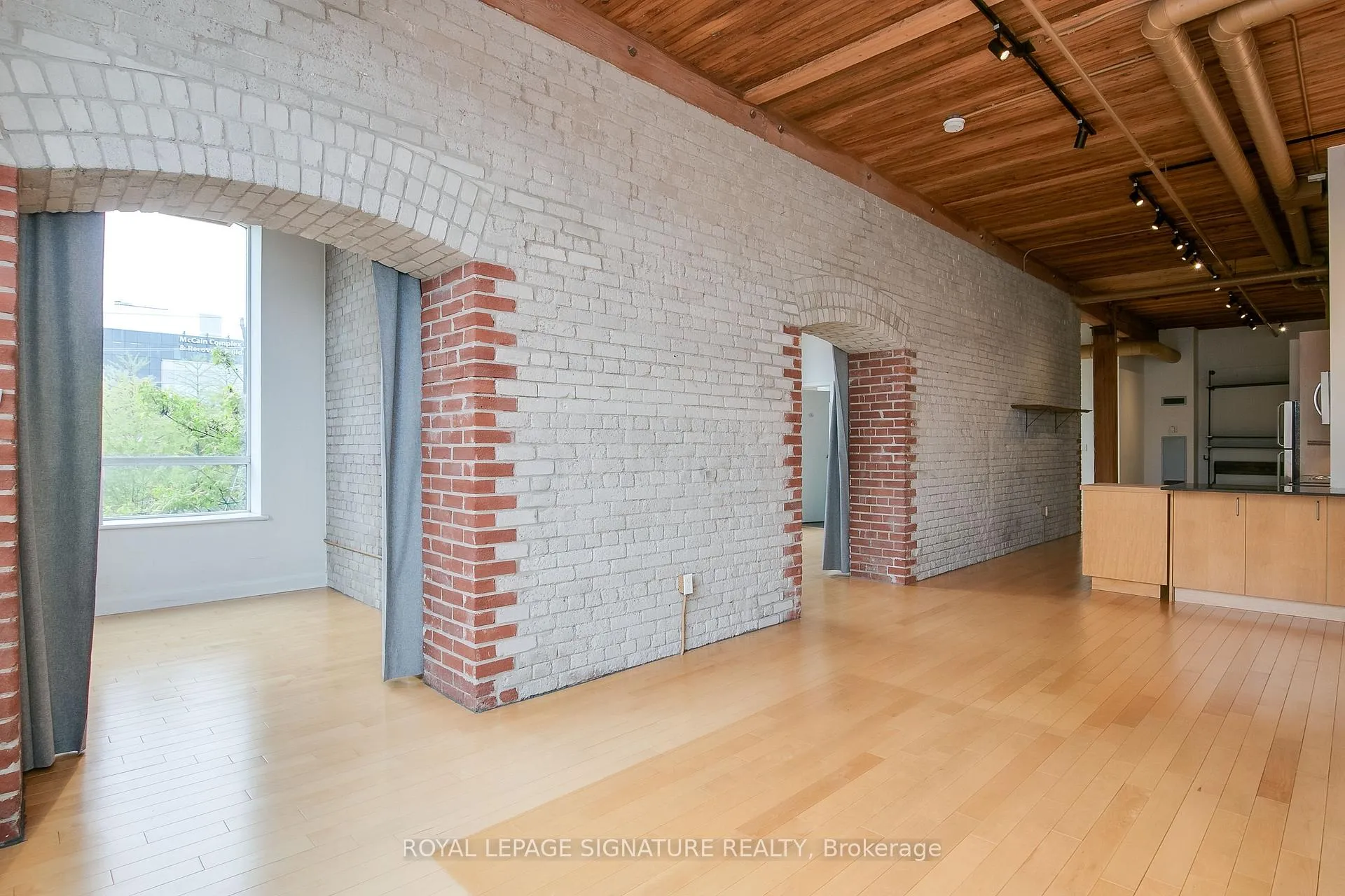 Photo 2 of Unit 201, 993 Queen Street W, Toronto, Trinity-Bellwoods — HOMEH