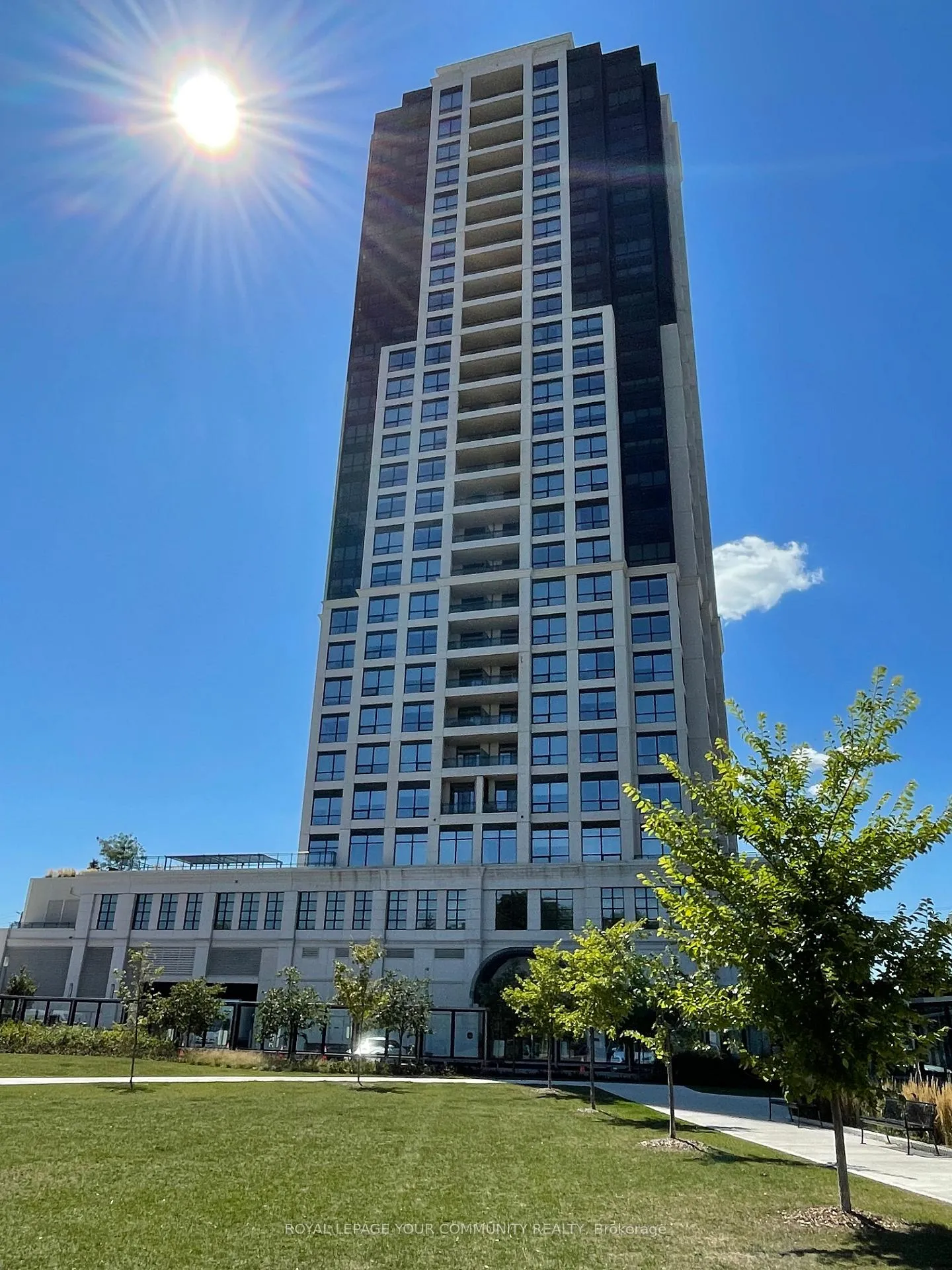 Front of Unit 1015, 1 Grandview Avenue