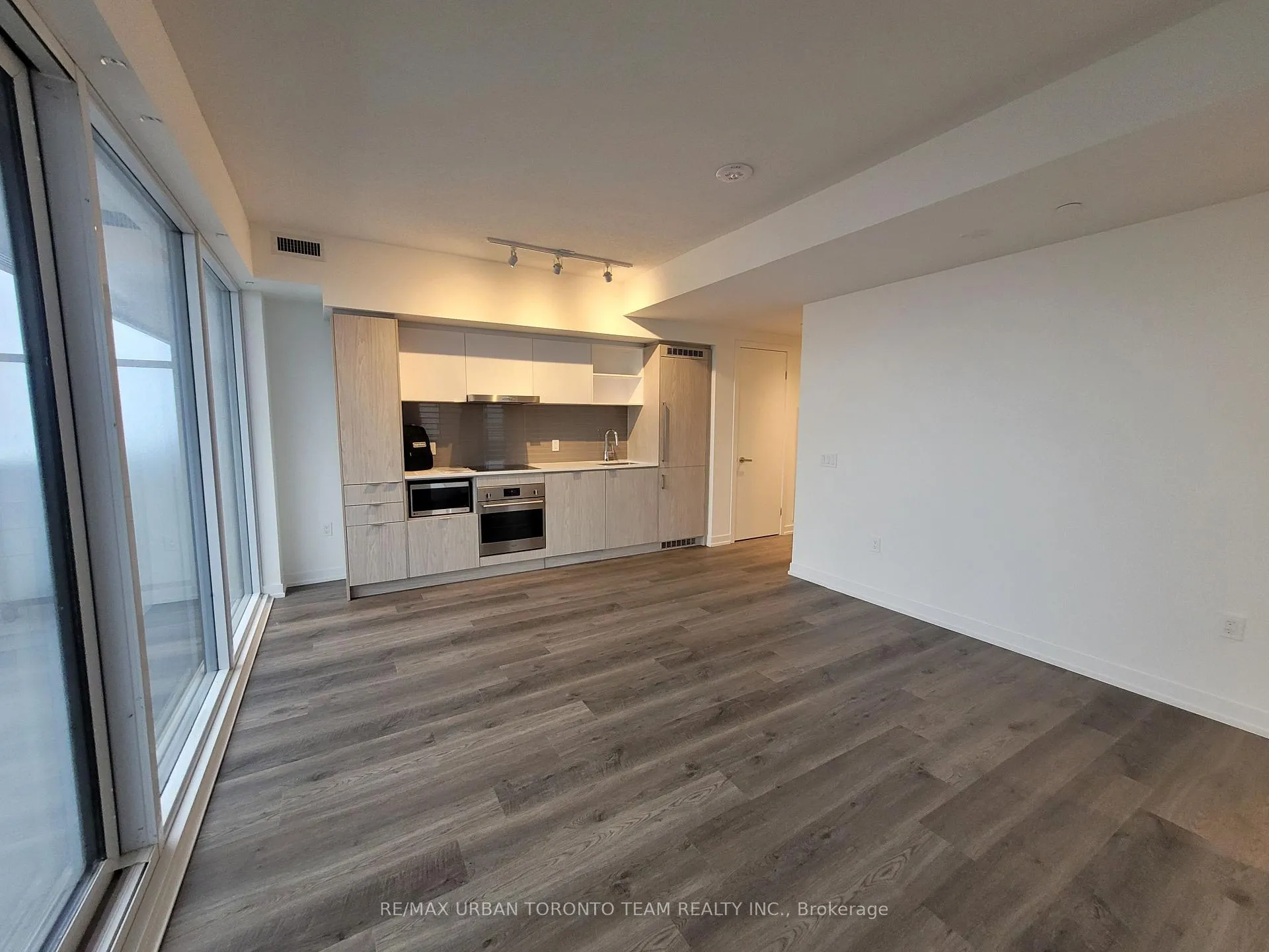 Photo 5 of Unit 3801, 55 Cooper Street, Toronto, Waterfront Communities — HOMEH