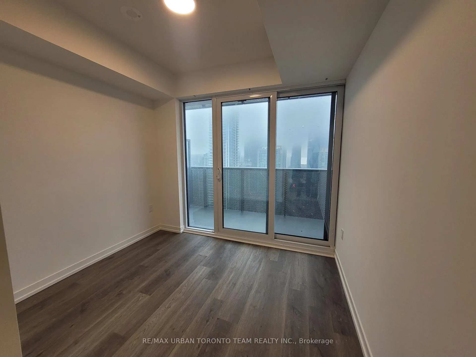 Photo 6 of Unit 3801, 55 Cooper Street, Toronto, Waterfront Communities — HOMEH