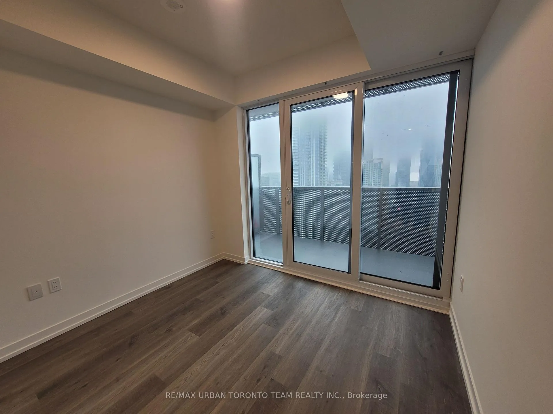 Photo 7 of Unit 3801, 55 Cooper Street, Toronto, Waterfront Communities — HOMEH