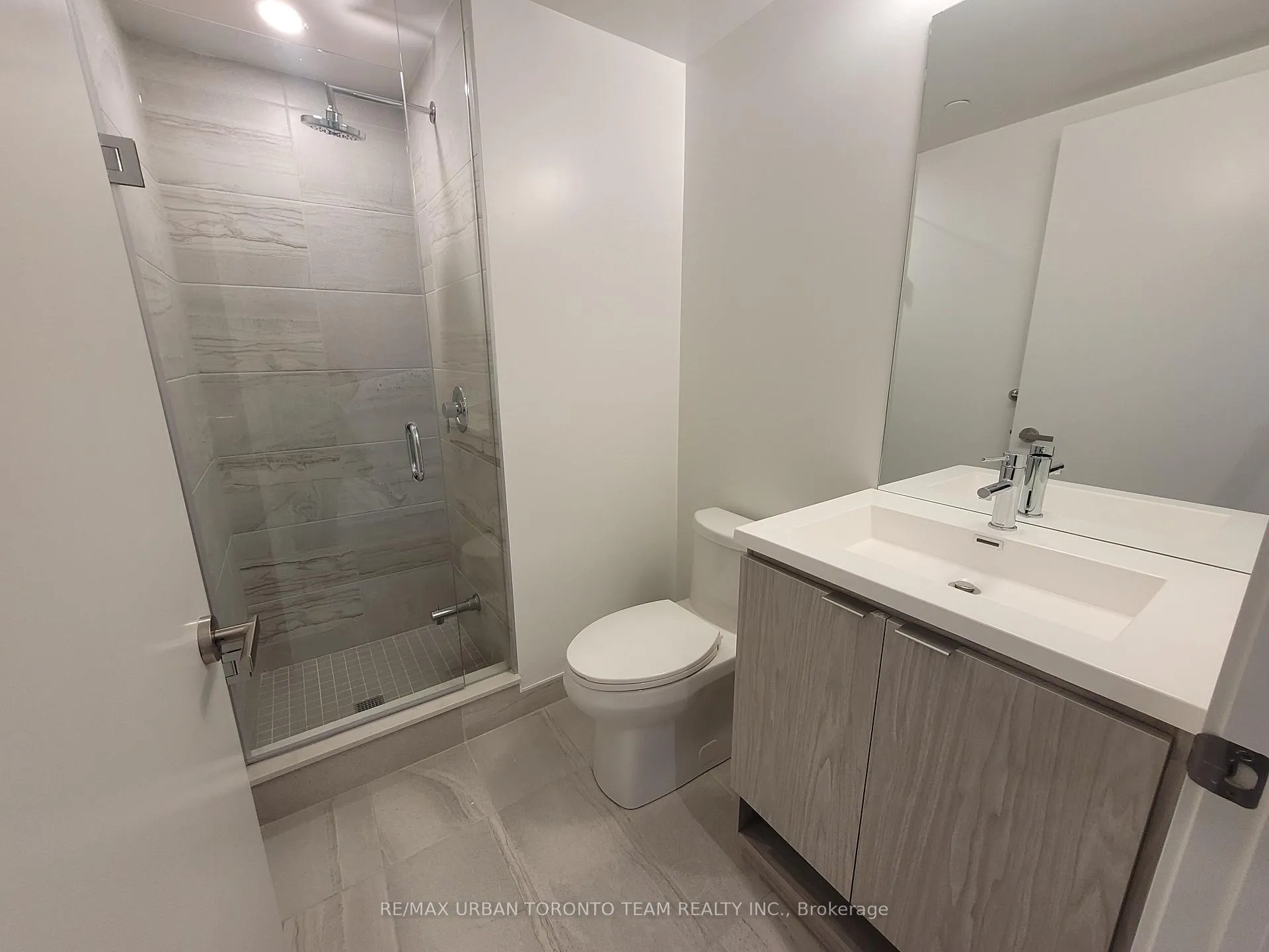 Photo 8 of Unit 3801, 55 Cooper Street, Toronto, Waterfront Communities — HOMEH