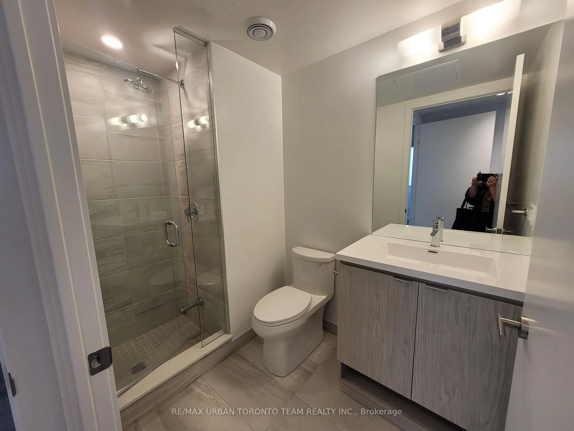 Photo 9 of Unit 3801, 55 Cooper Street, Toronto, Waterfront Communities — HOMEH