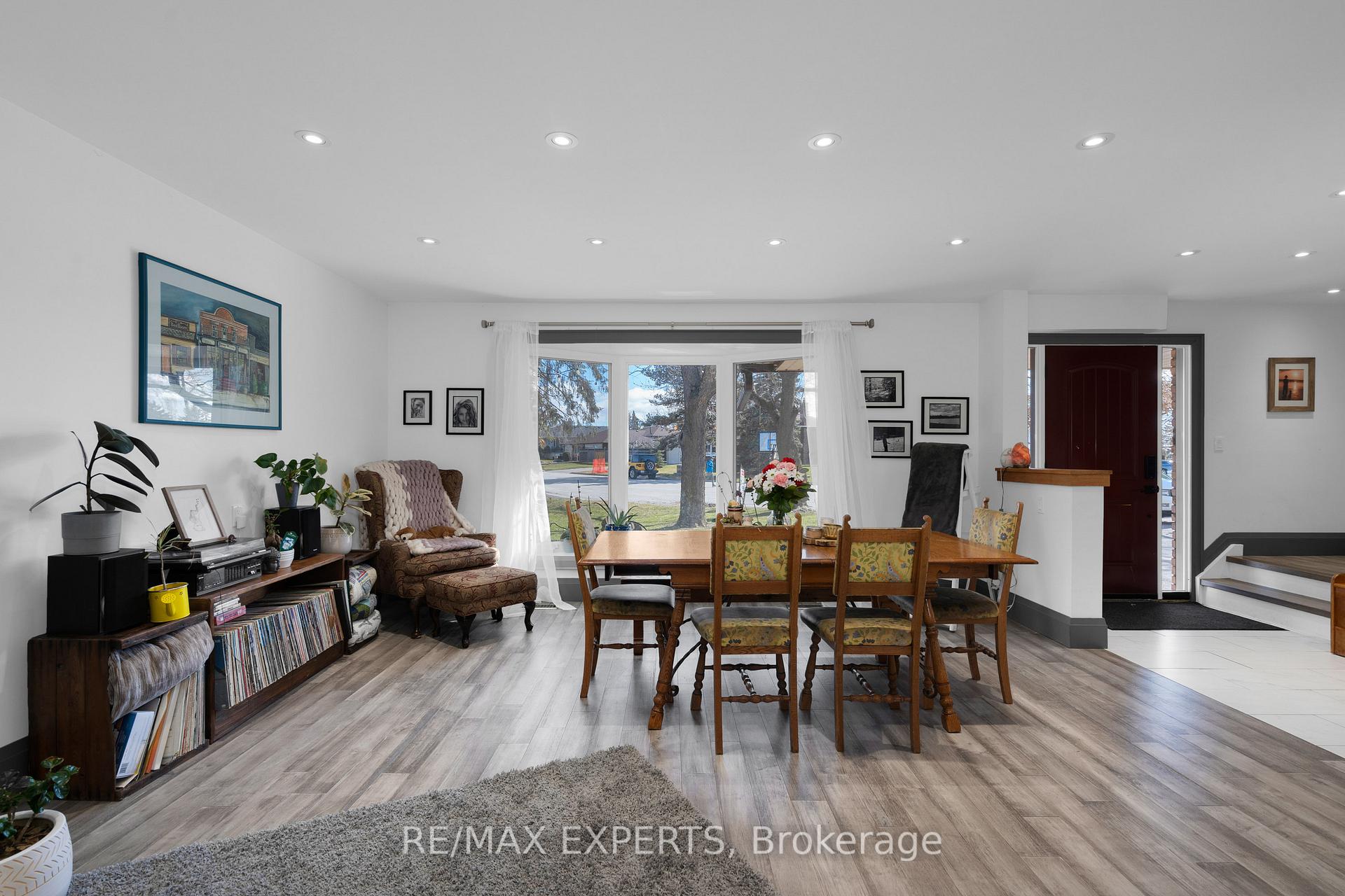 Photo 5 of 65 Birchview Crescent, Caledon, Bolton North — HOMEH