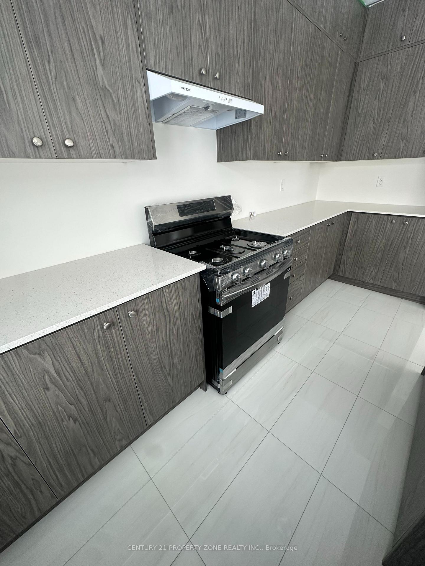 Photo 3 of 42 Orr Avenue, Vaughan, East Woodbridge — HOMEH
