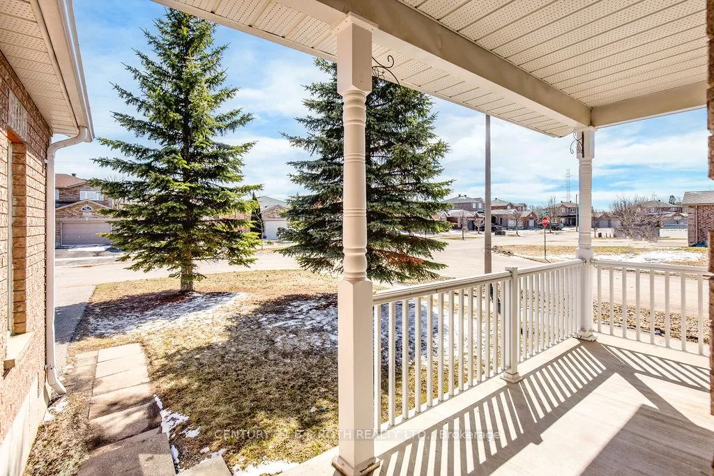 Photo 3 of 212 Pringle Drive, Barrie, Edgehill Drive — HOMEH