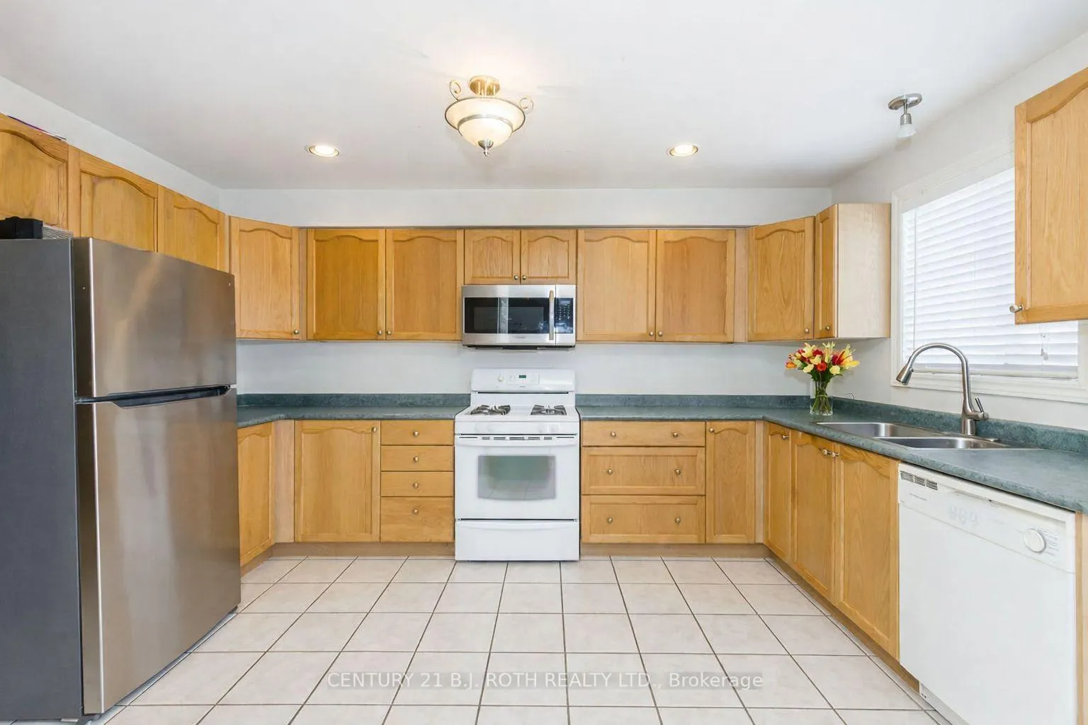 Photo 5 of 212 Pringle Drive, Barrie, Edgehill Drive — HOMEH