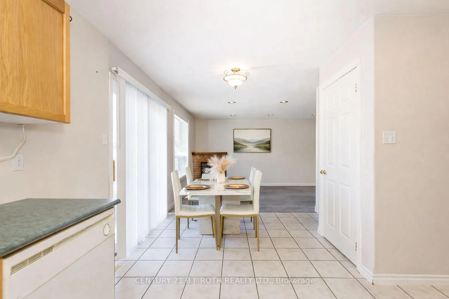 Photo 7 of 212 Pringle Drive, Barrie, Edgehill Drive — HOMEH